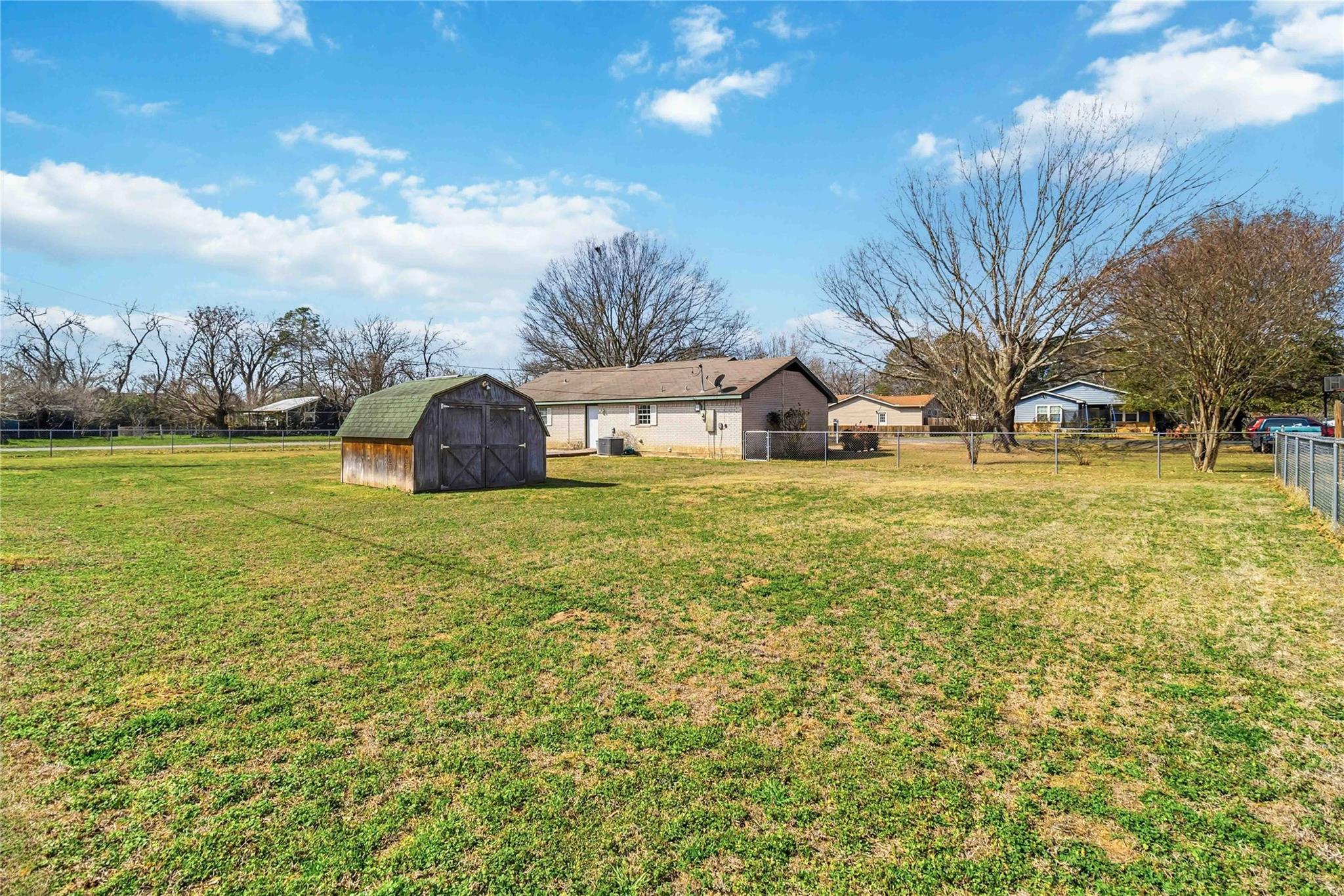 405 Lynch St, Smithville, TX 78957