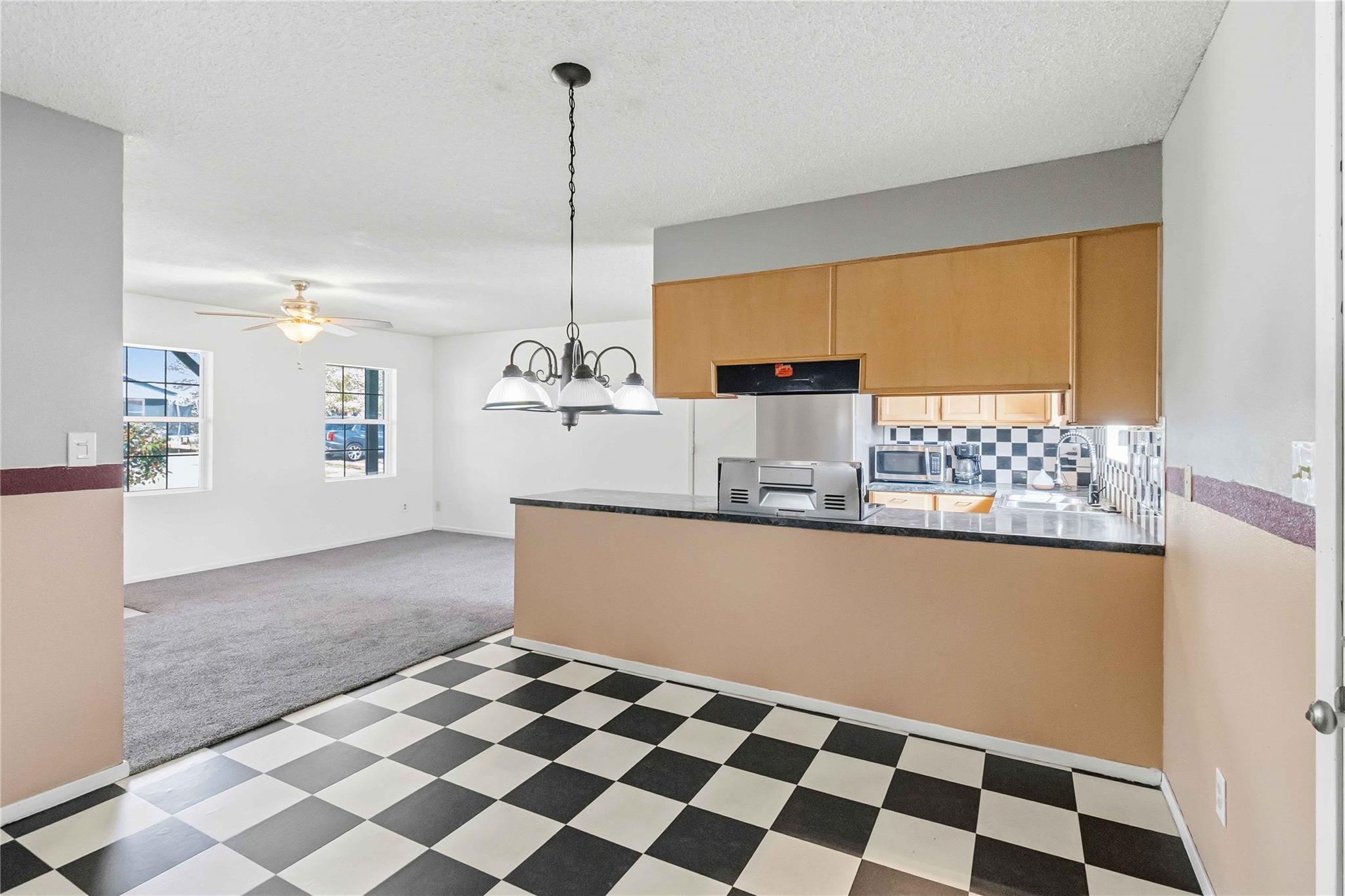 405 Lynch St, Smithville, TX 78957