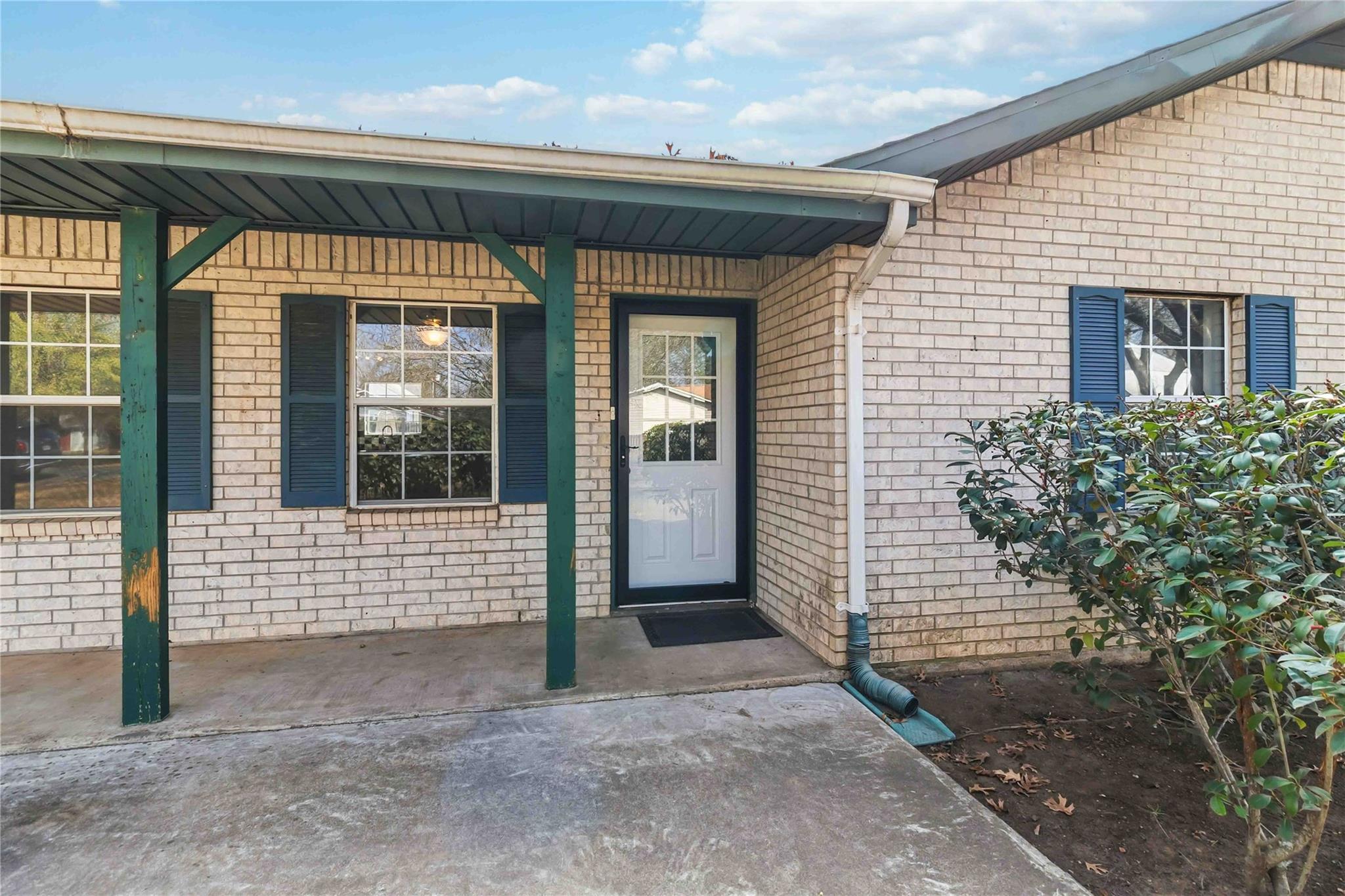 405 Lynch St, Smithville, TX 78957