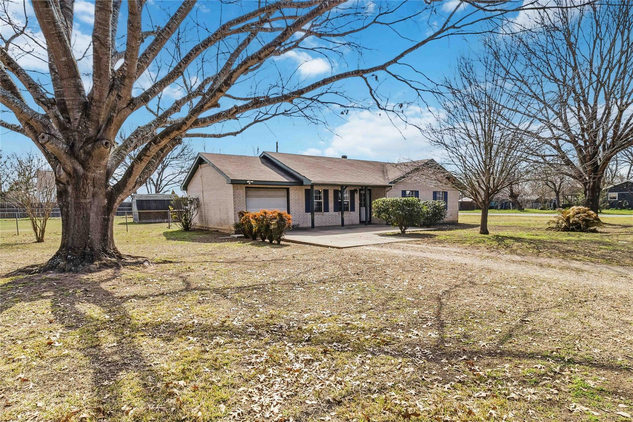 405 Lynch St, Smithville, TX 78957
