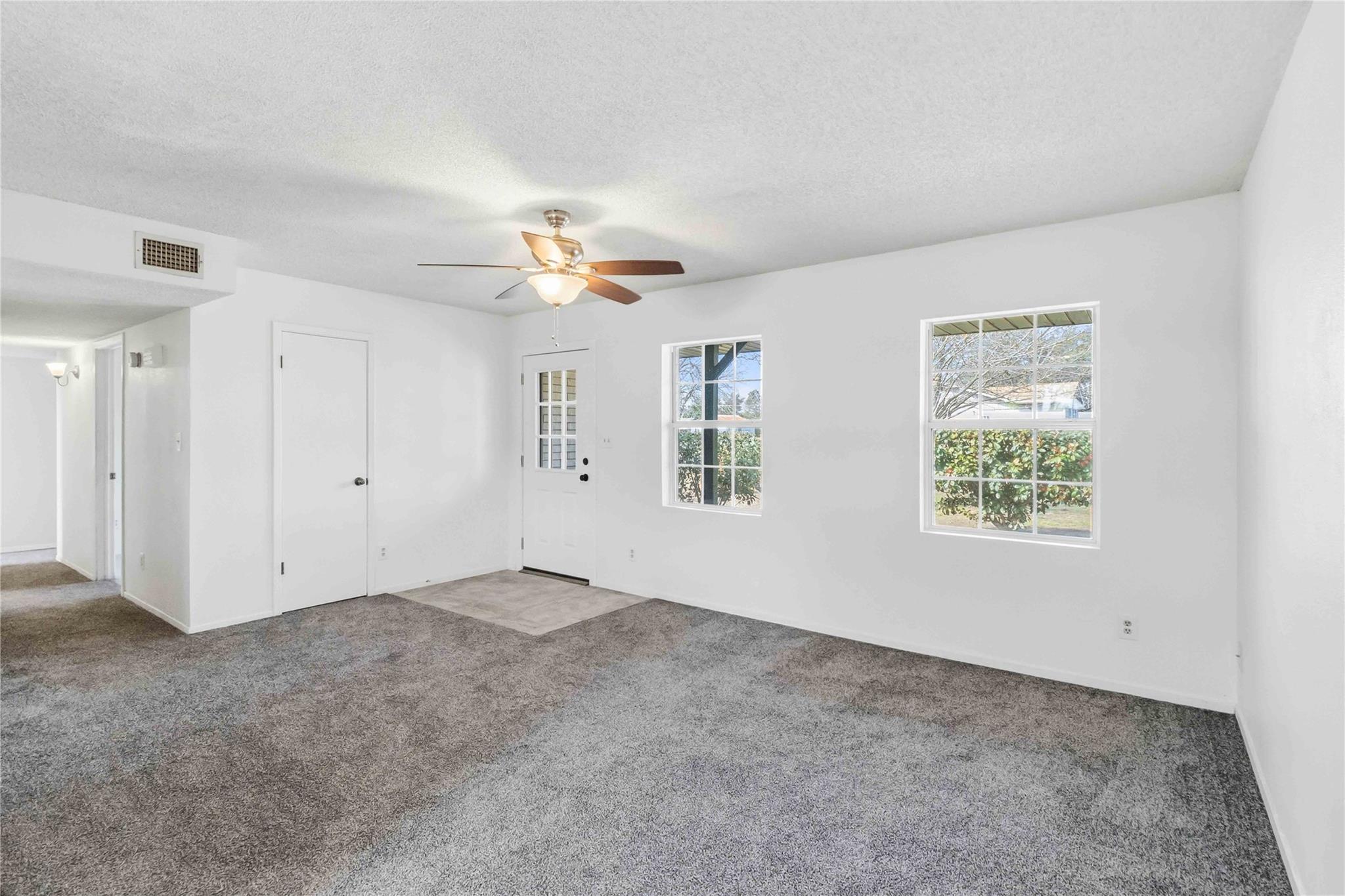 405 Lynch St, Smithville, TX 78957