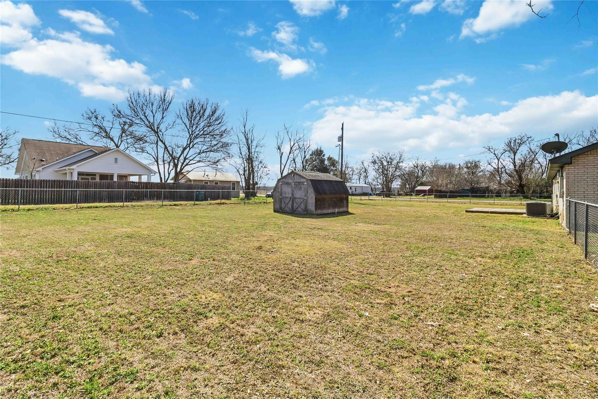 405 Lynch St, Smithville, TX 78957