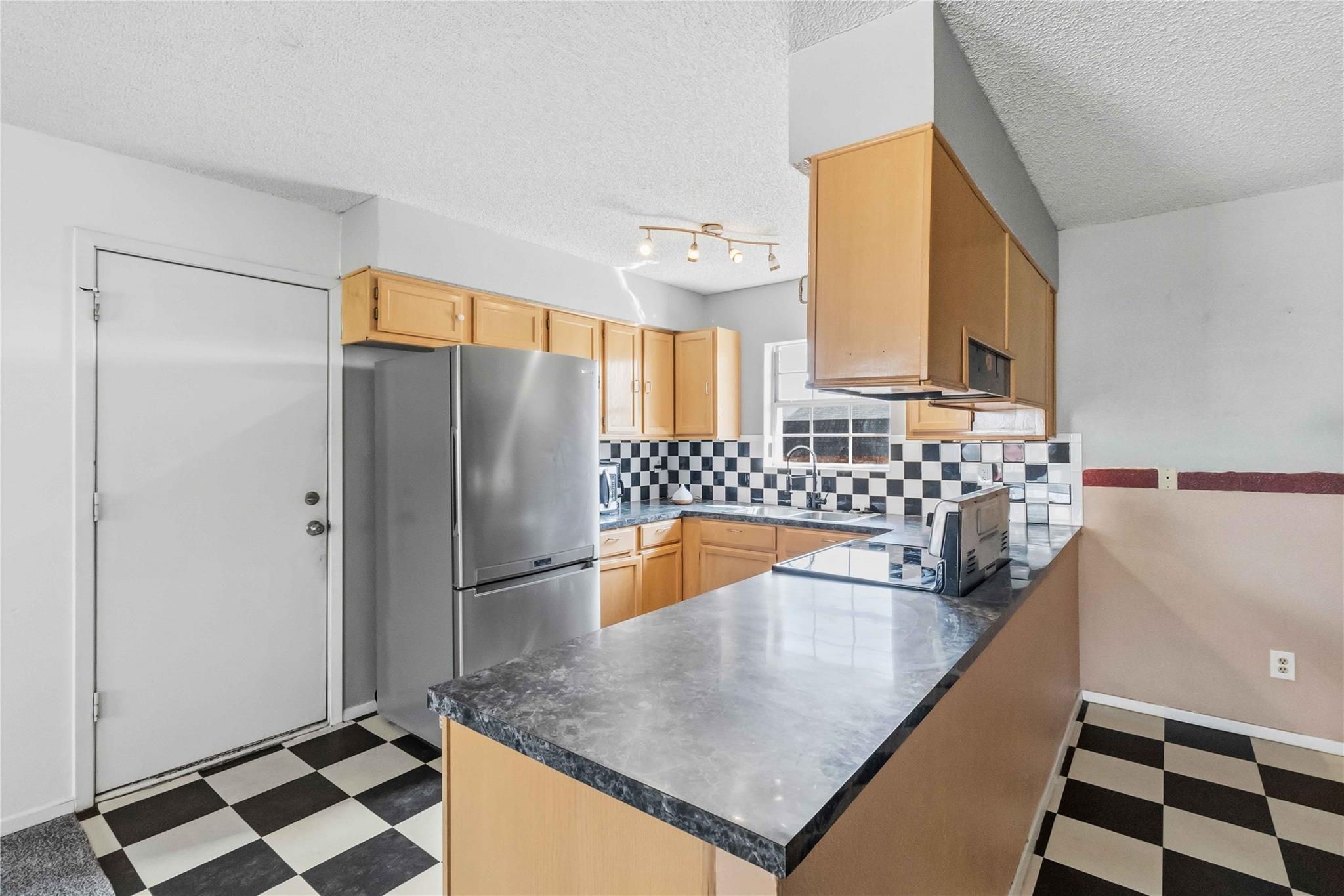 405 Lynch St, Smithville, TX 78957