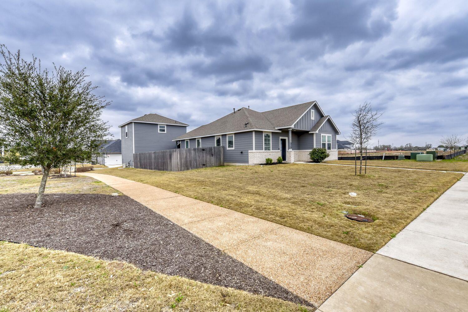 315 Garner Dr, Kyle, TX 78640