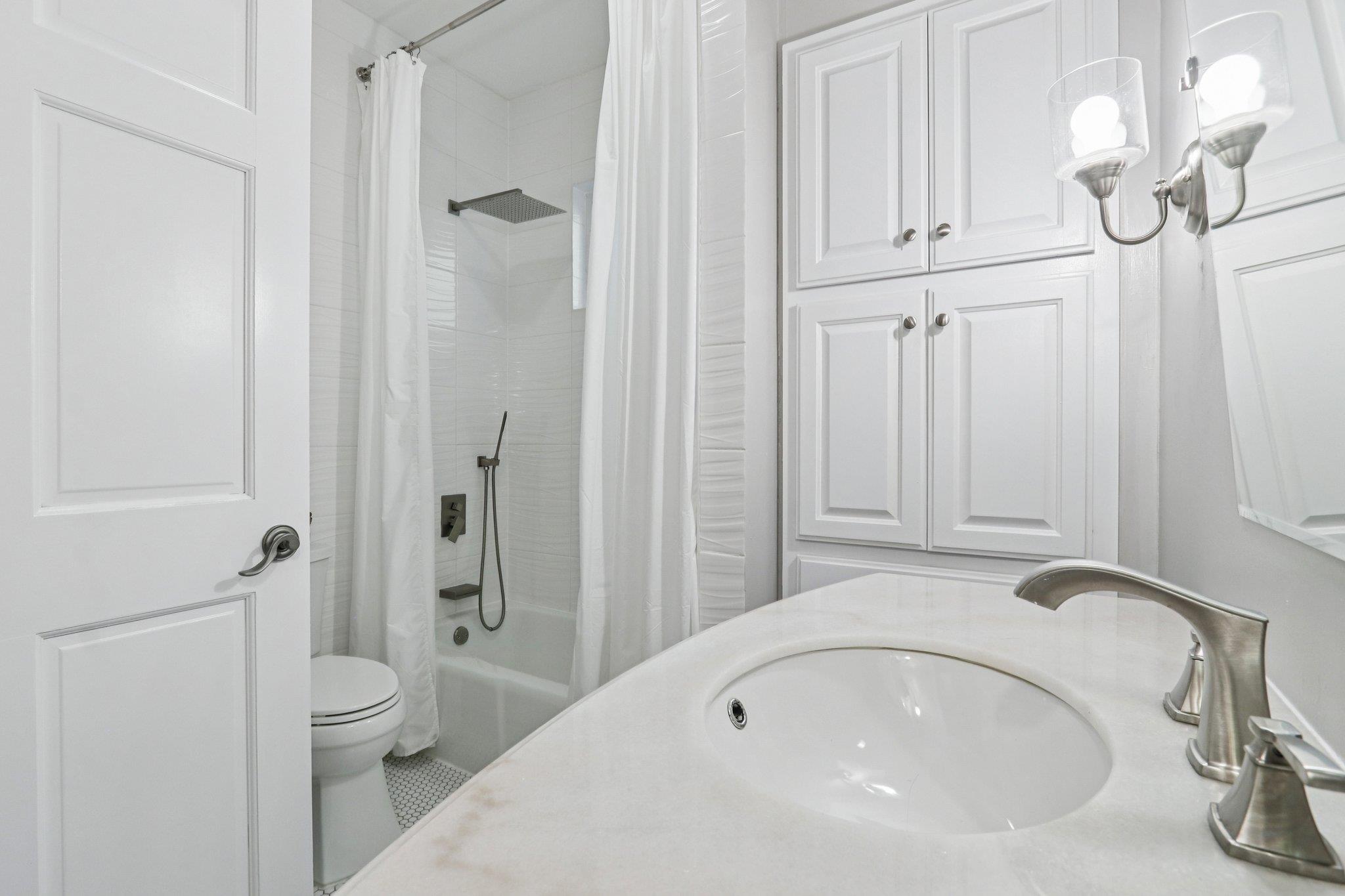 5101 Country Club Dr, Lago Vista, TX 78645