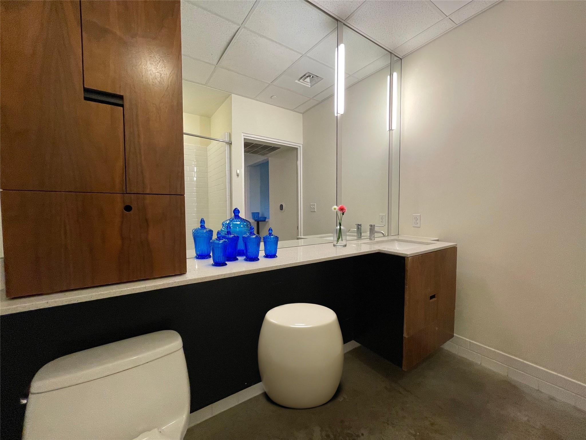 601 E Brushy St # 204, Austin, TX 78702