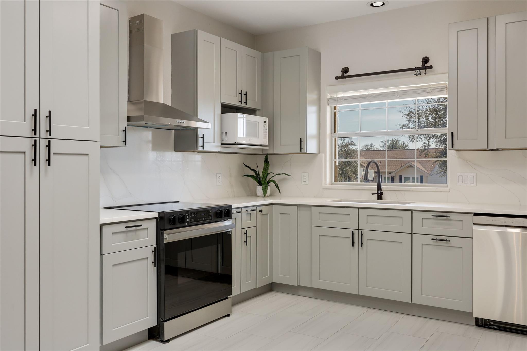 20702 Harding Cv, Lago Vista, TX 78645