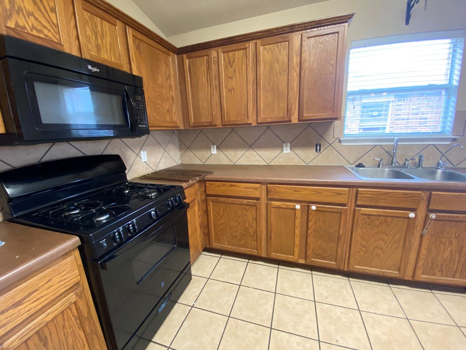 258 Western Dr, Kyle, TX 78640