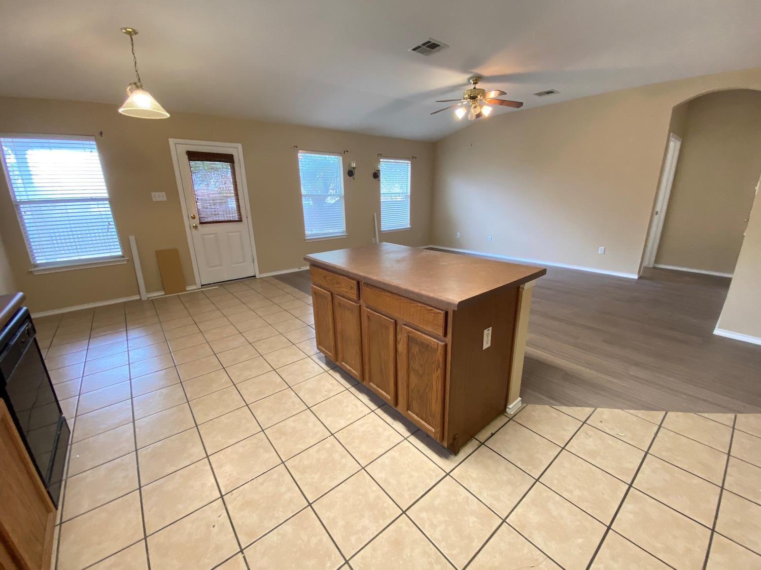 258 Western Dr, Kyle, TX 78640