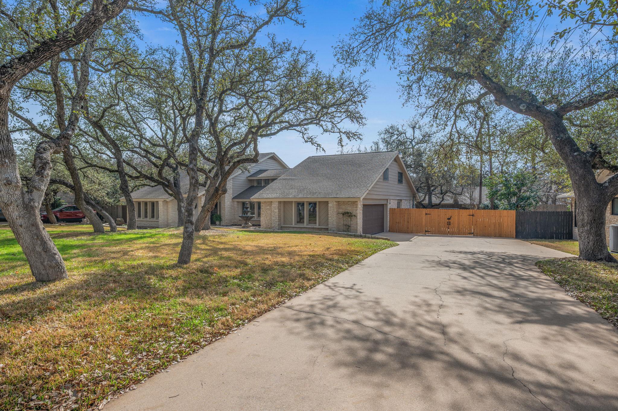 10601 Spicewood Pkwy, Austin, TX 78750