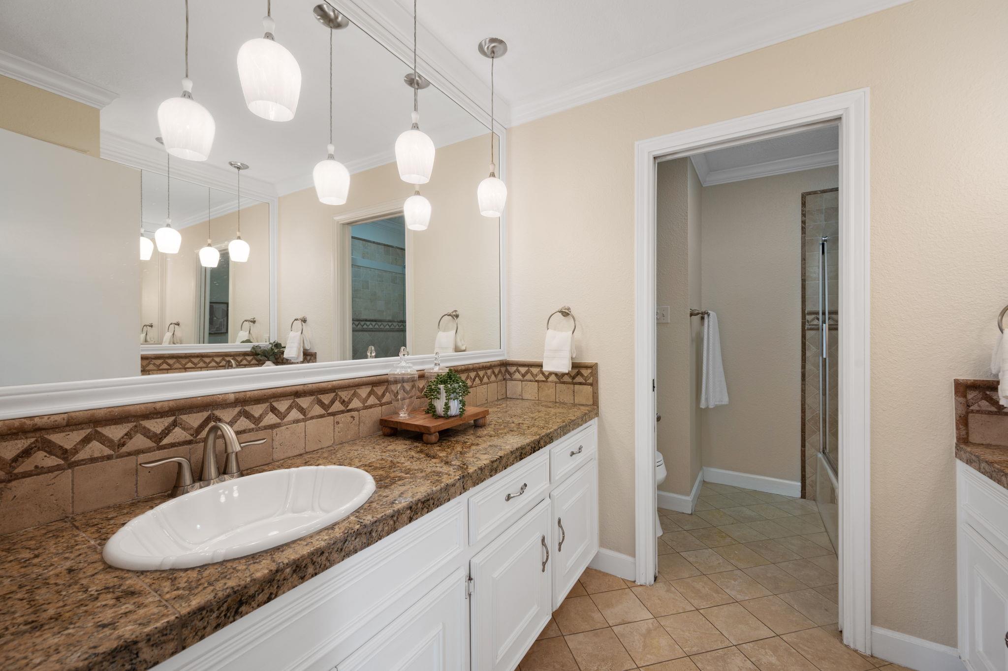 10601 Spicewood Pkwy, Austin, TX 78750