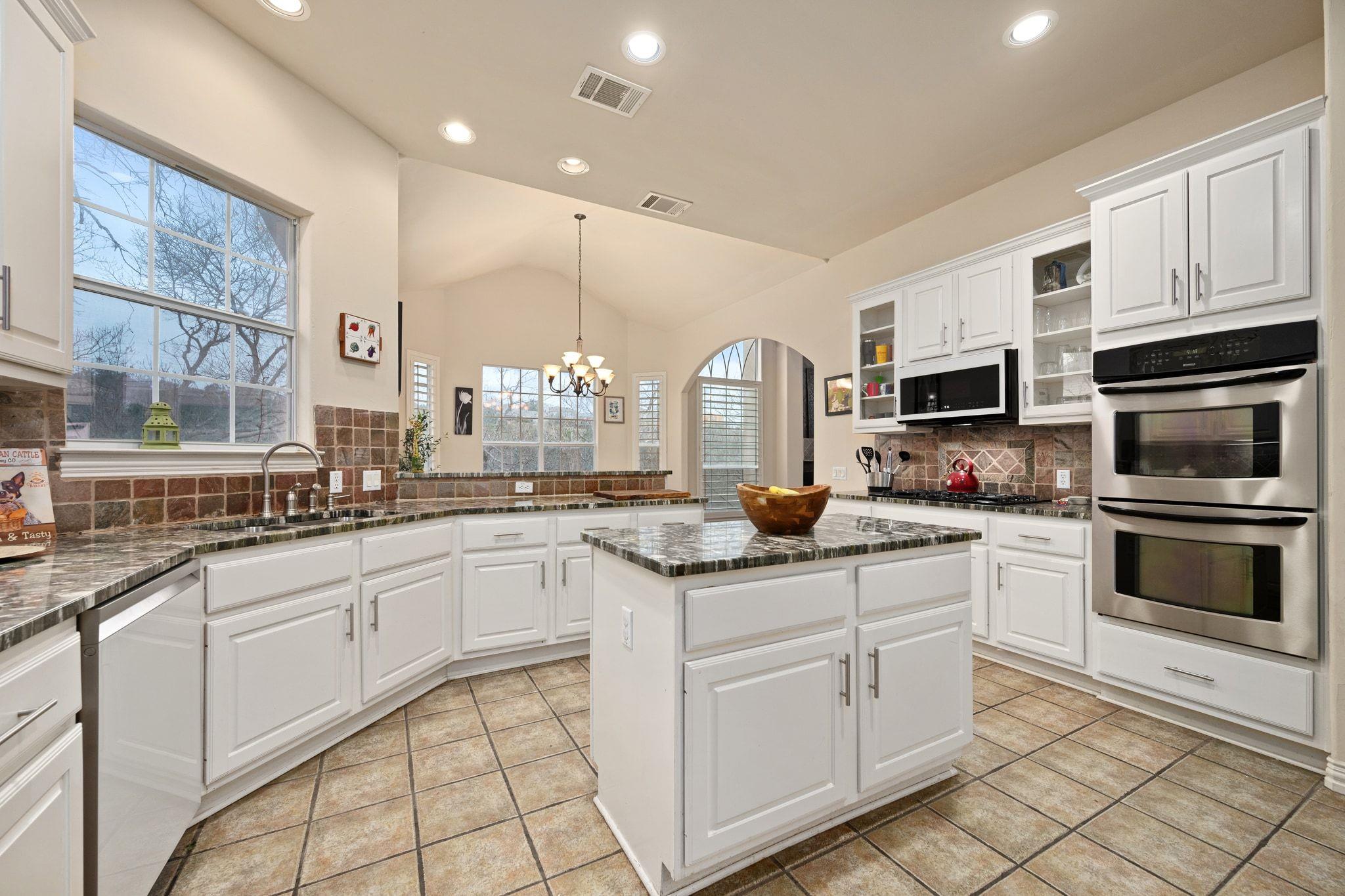 5600 SPURFLOWER Dr, Austin, TX 78759