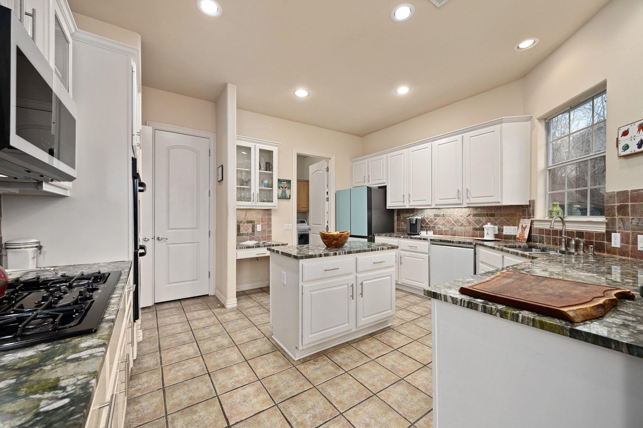 5600 SPURFLOWER Dr, Austin, TX 78759