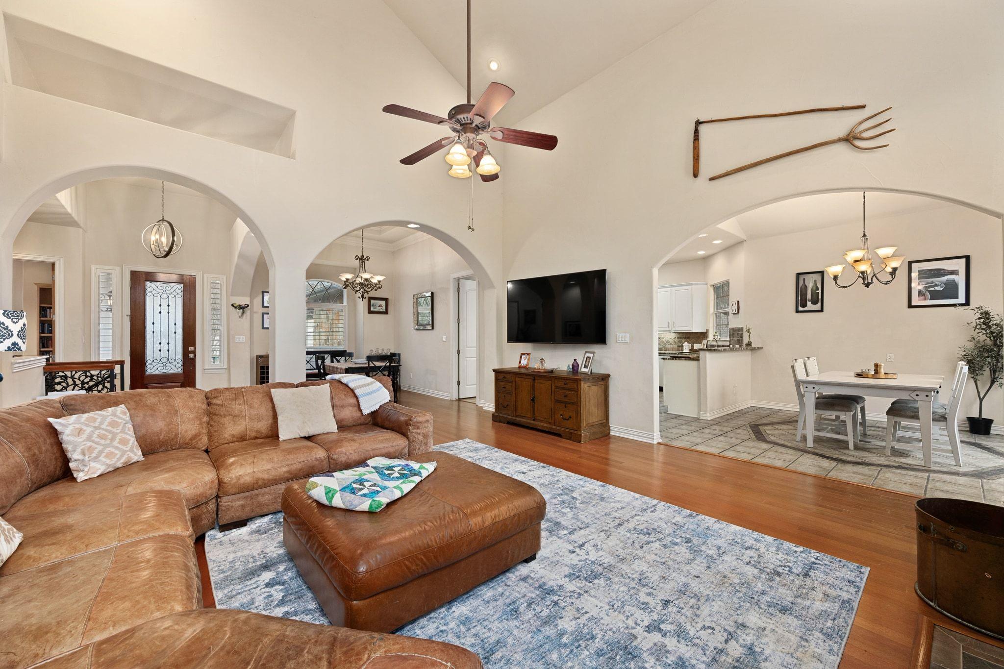 5600 SPURFLOWER Dr, Austin, TX 78759