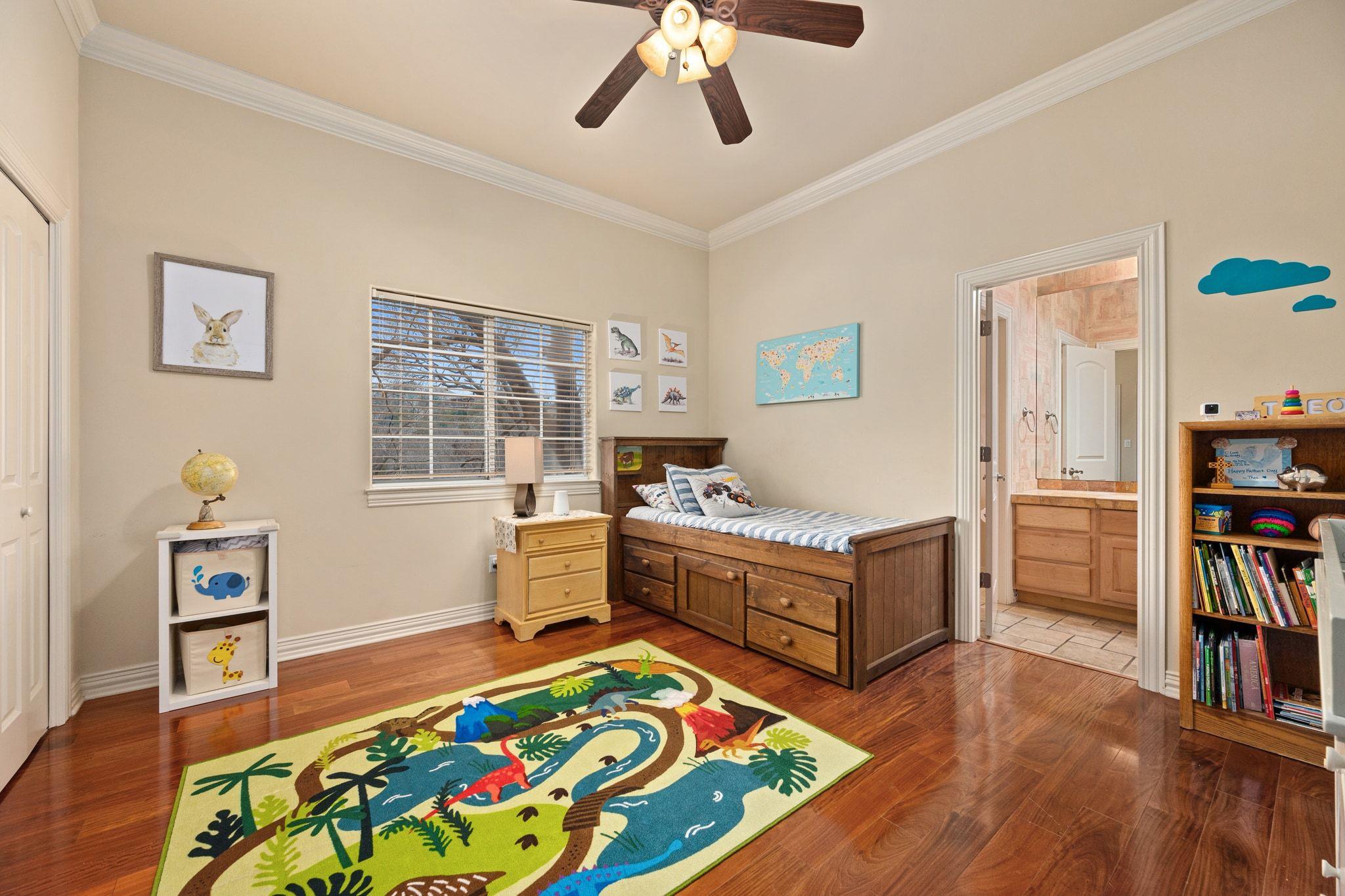 5600 SPURFLOWER Dr, Austin, TX 78759