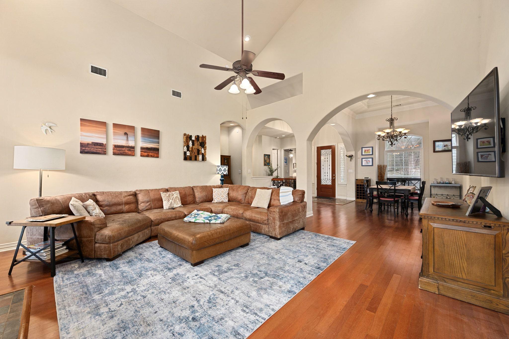 5600 SPURFLOWER Dr, Austin, TX 78759