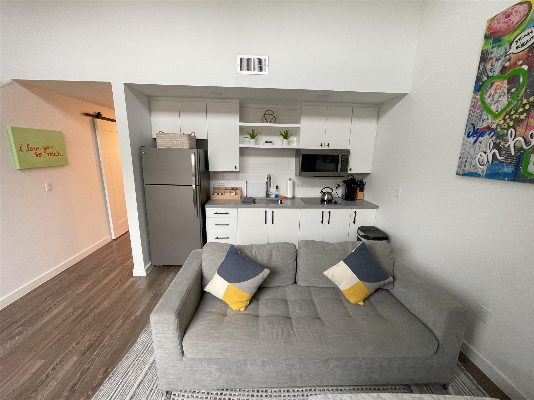 49 Navasota St # 201, Austin, TX 78702