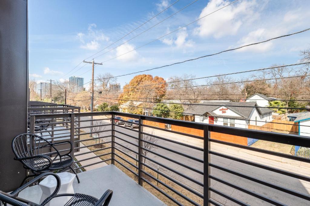 49 Navasota St # 201, Austin, TX 78702