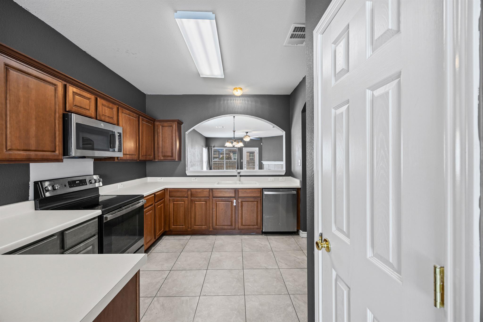 120 Almquist St, Hutto, TX 78634