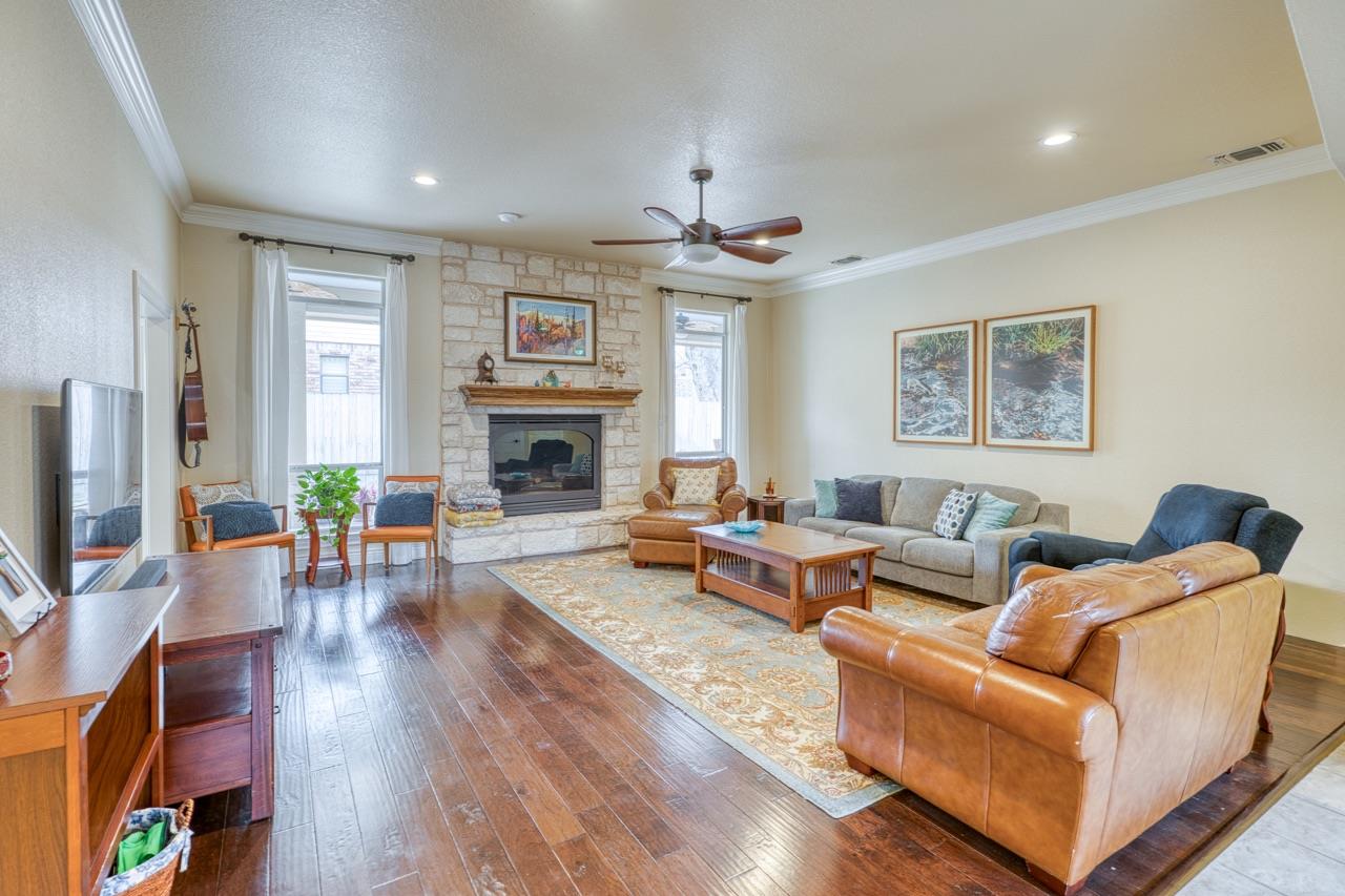 269 Quail St, Meadowlakes, TX 78654