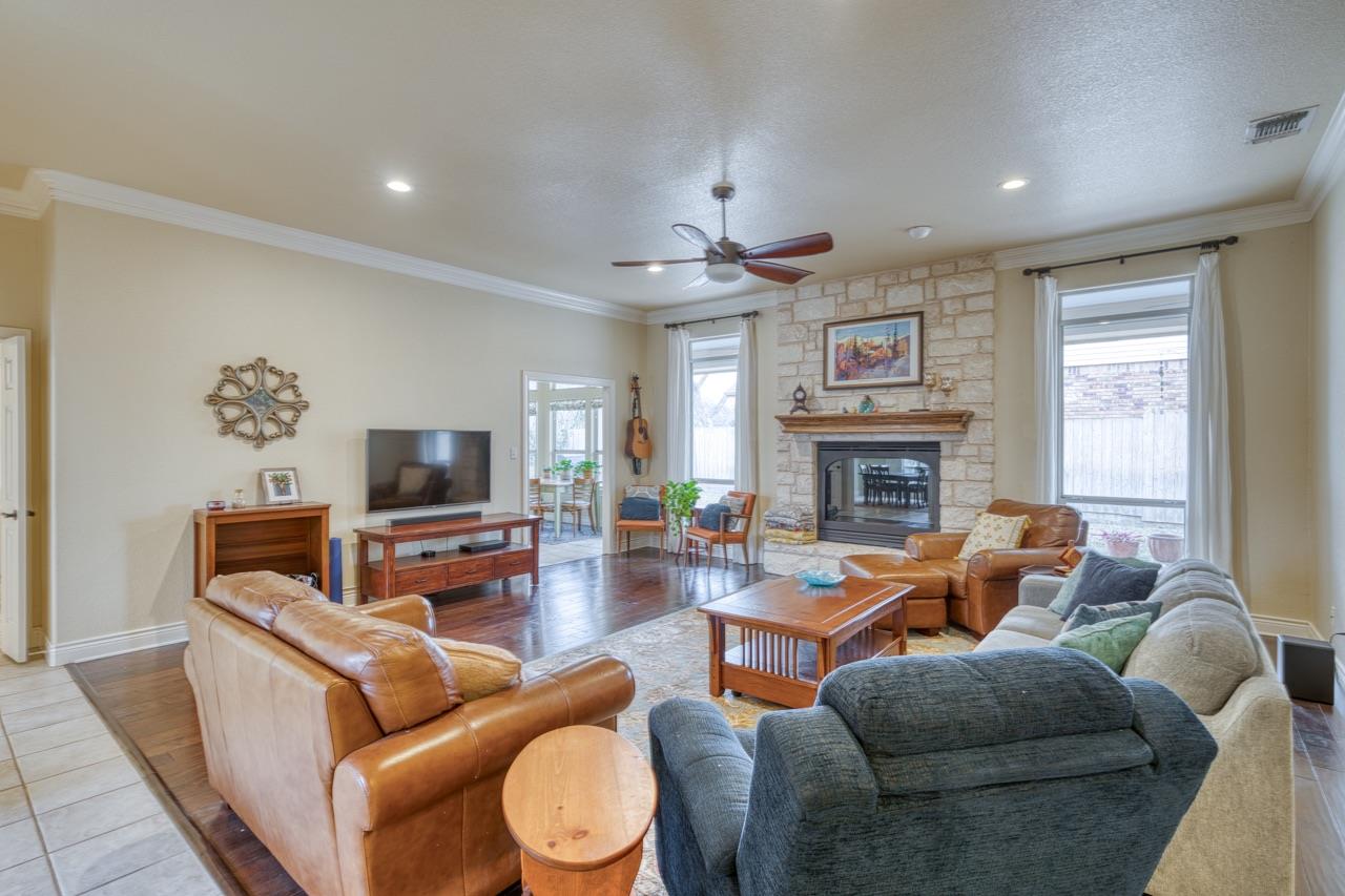 269 Quail St, Meadowlakes, TX 78654