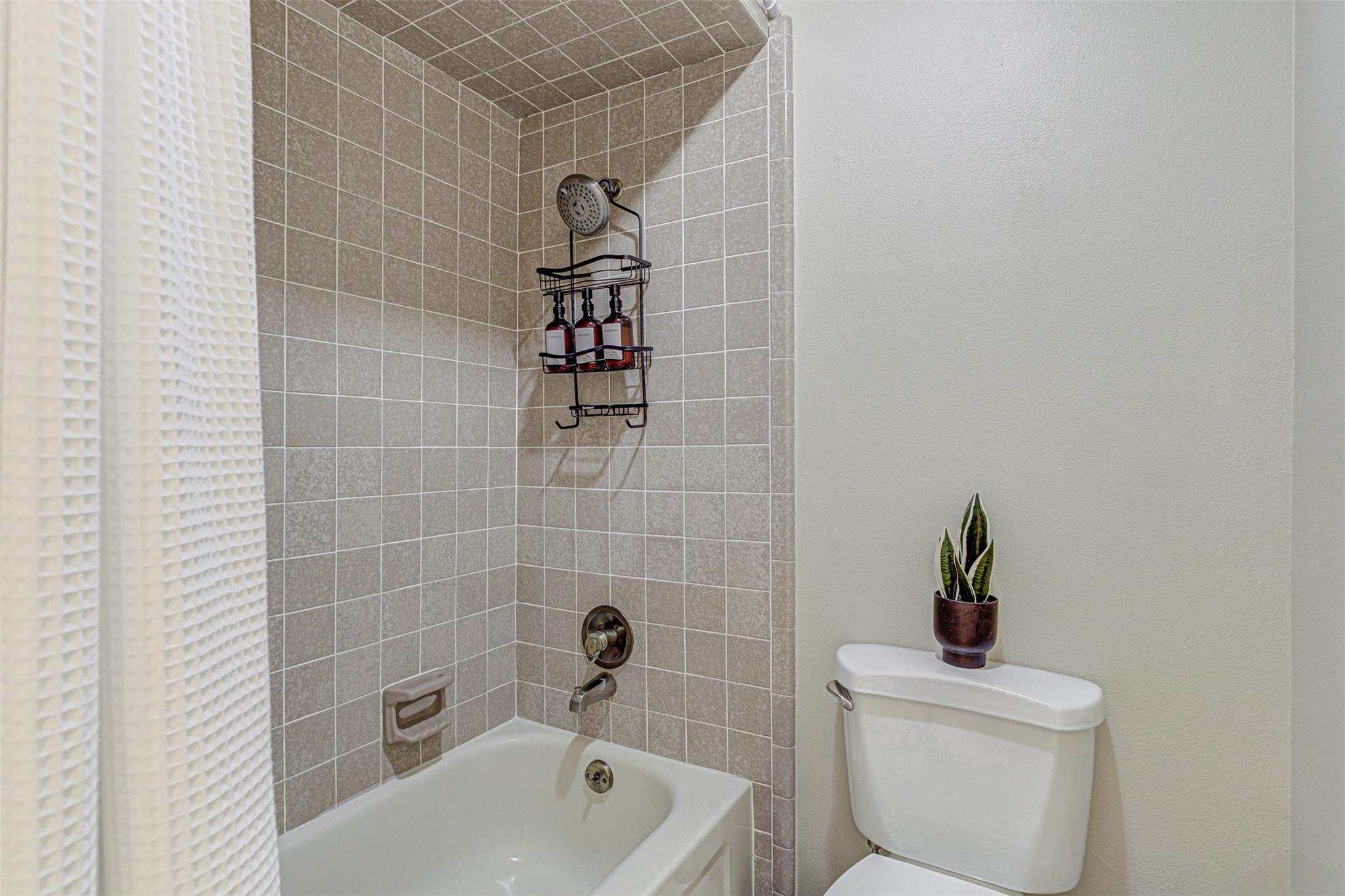 103 Oasis St # A, Horseshoe Bay, TX 78657