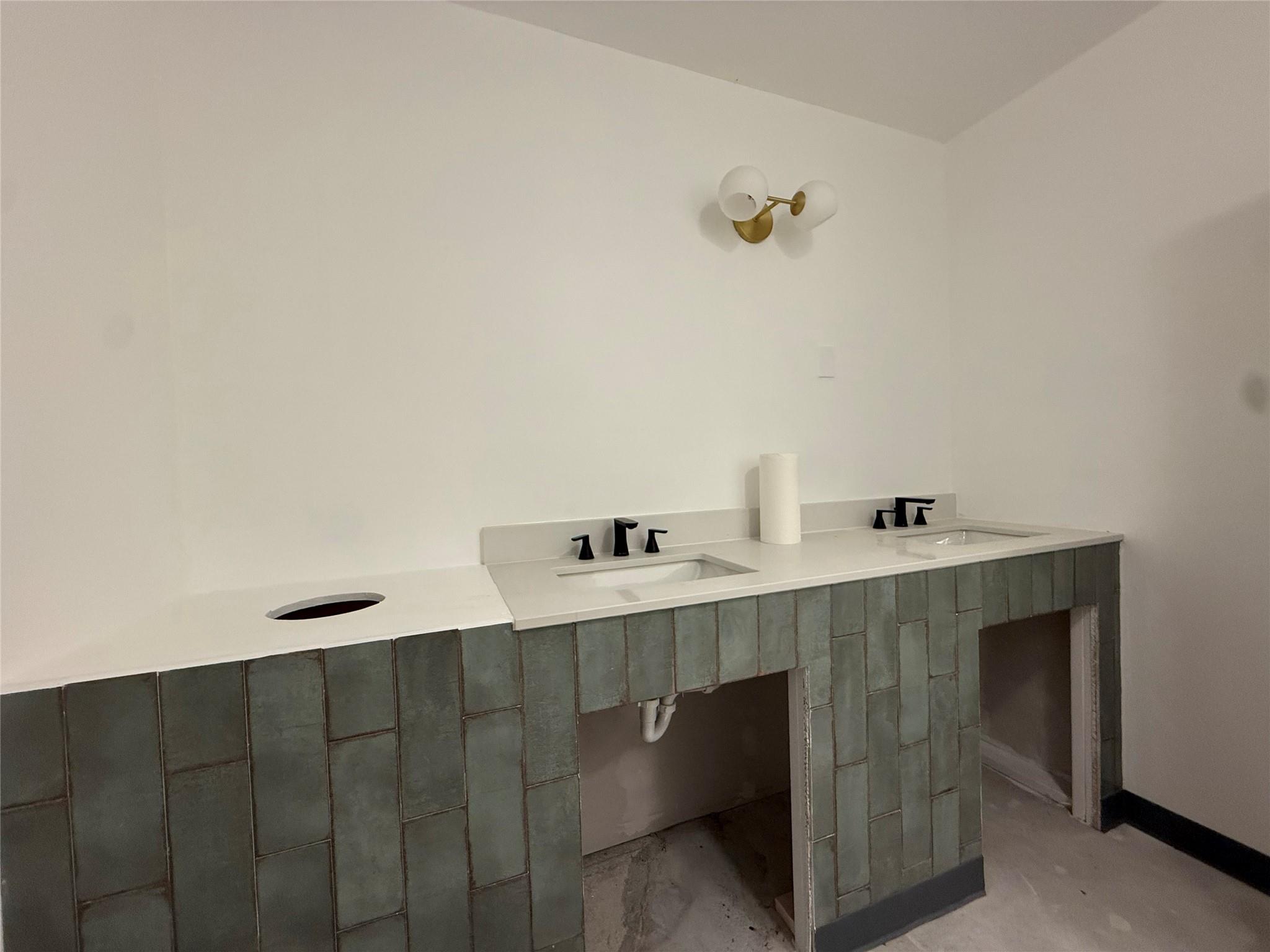 117 S Main St, Elgin, TX 78621