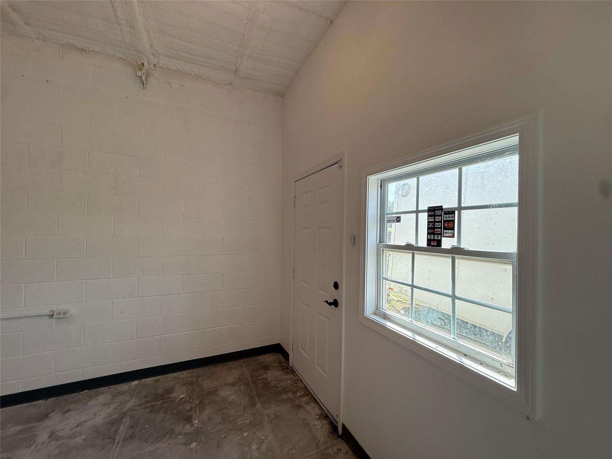 117 S Main St, Elgin, TX 78621