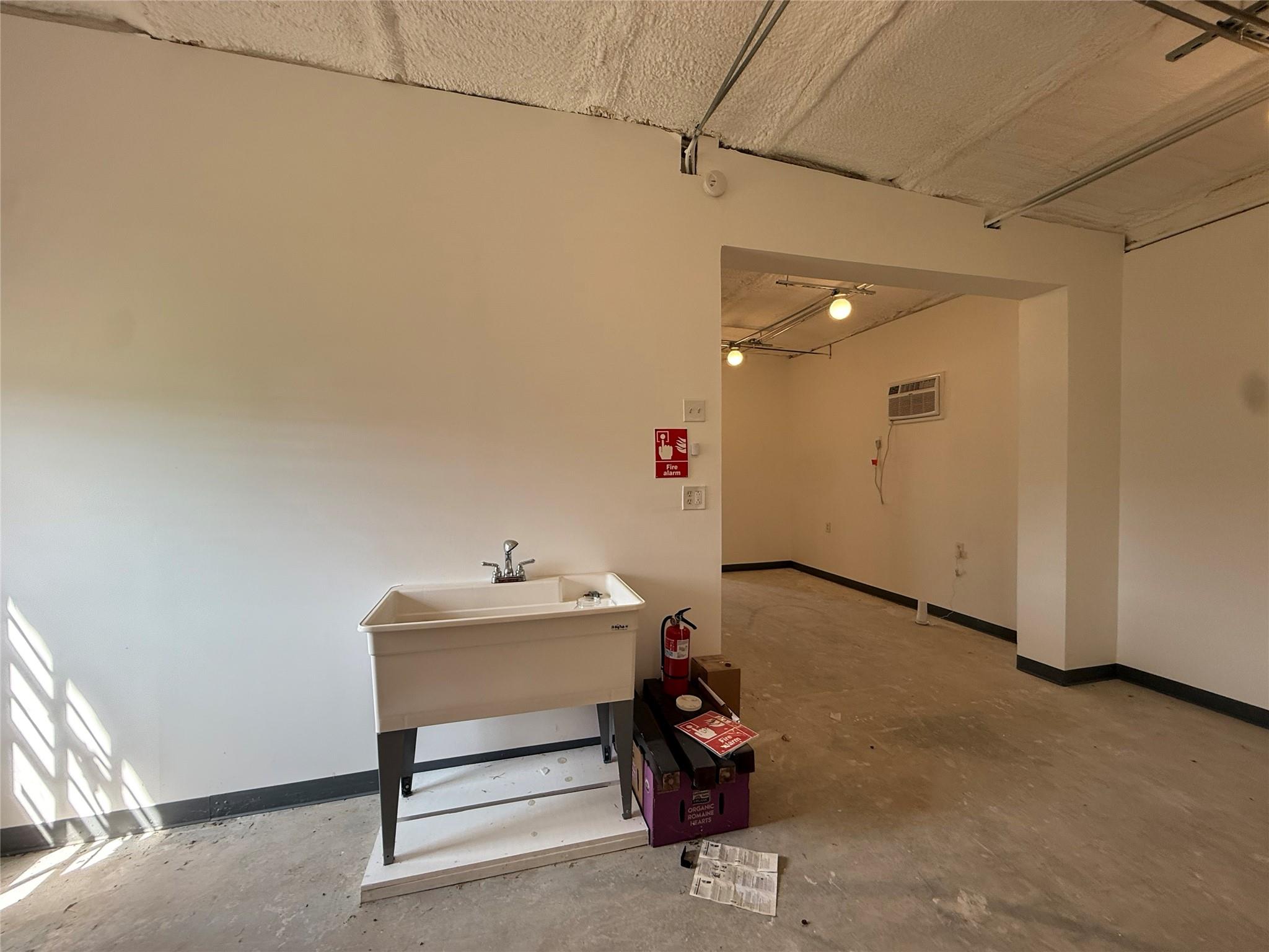 117 S Main St, Elgin, TX 78621