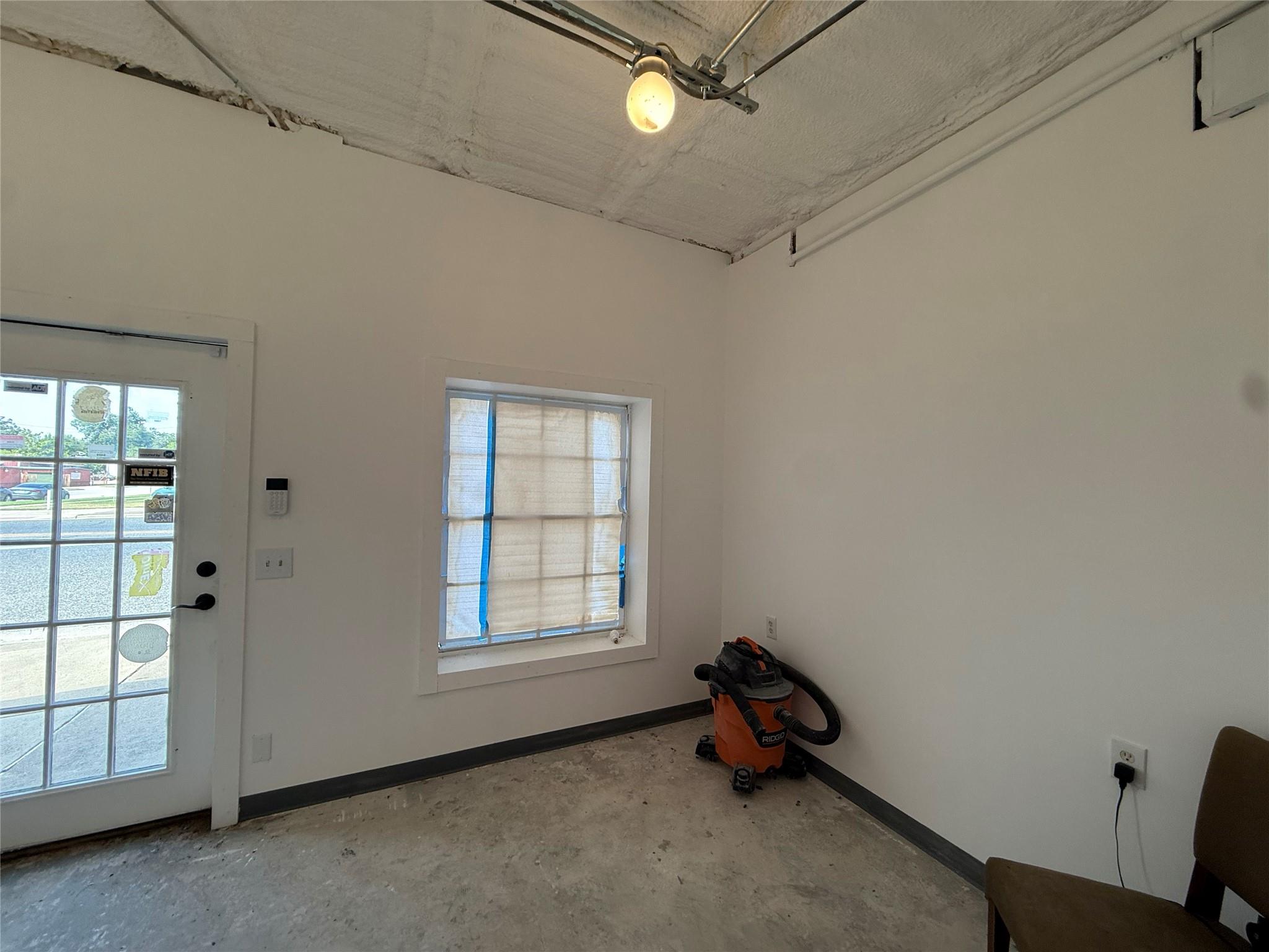 117 S Main St, Elgin, TX 78621