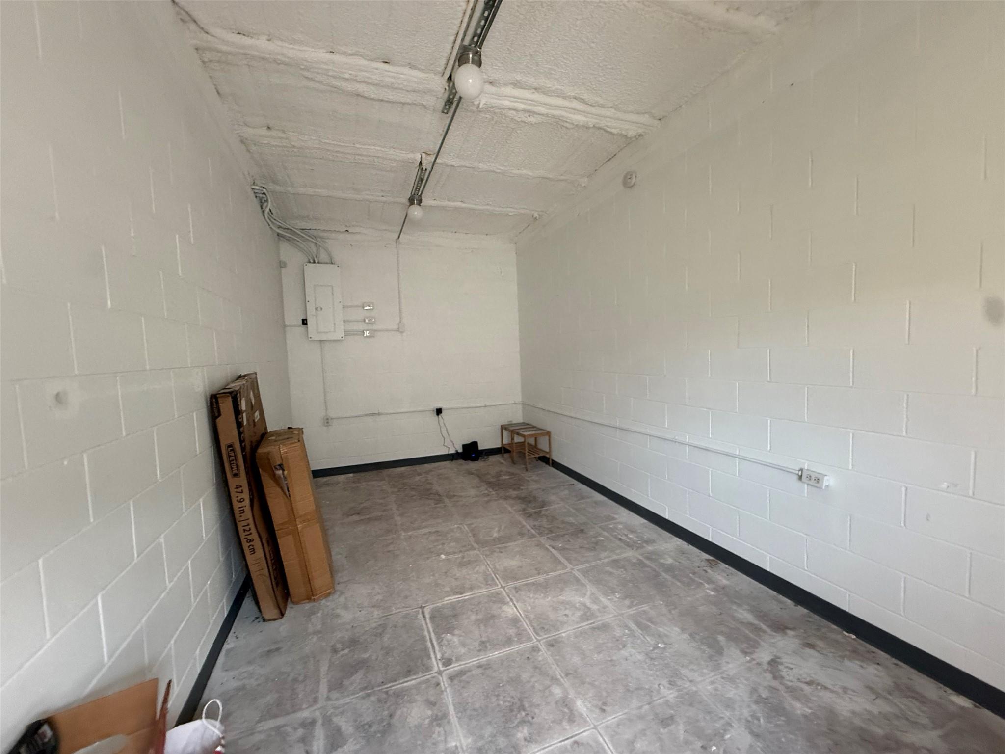 117 S Main St, Elgin, TX 78621