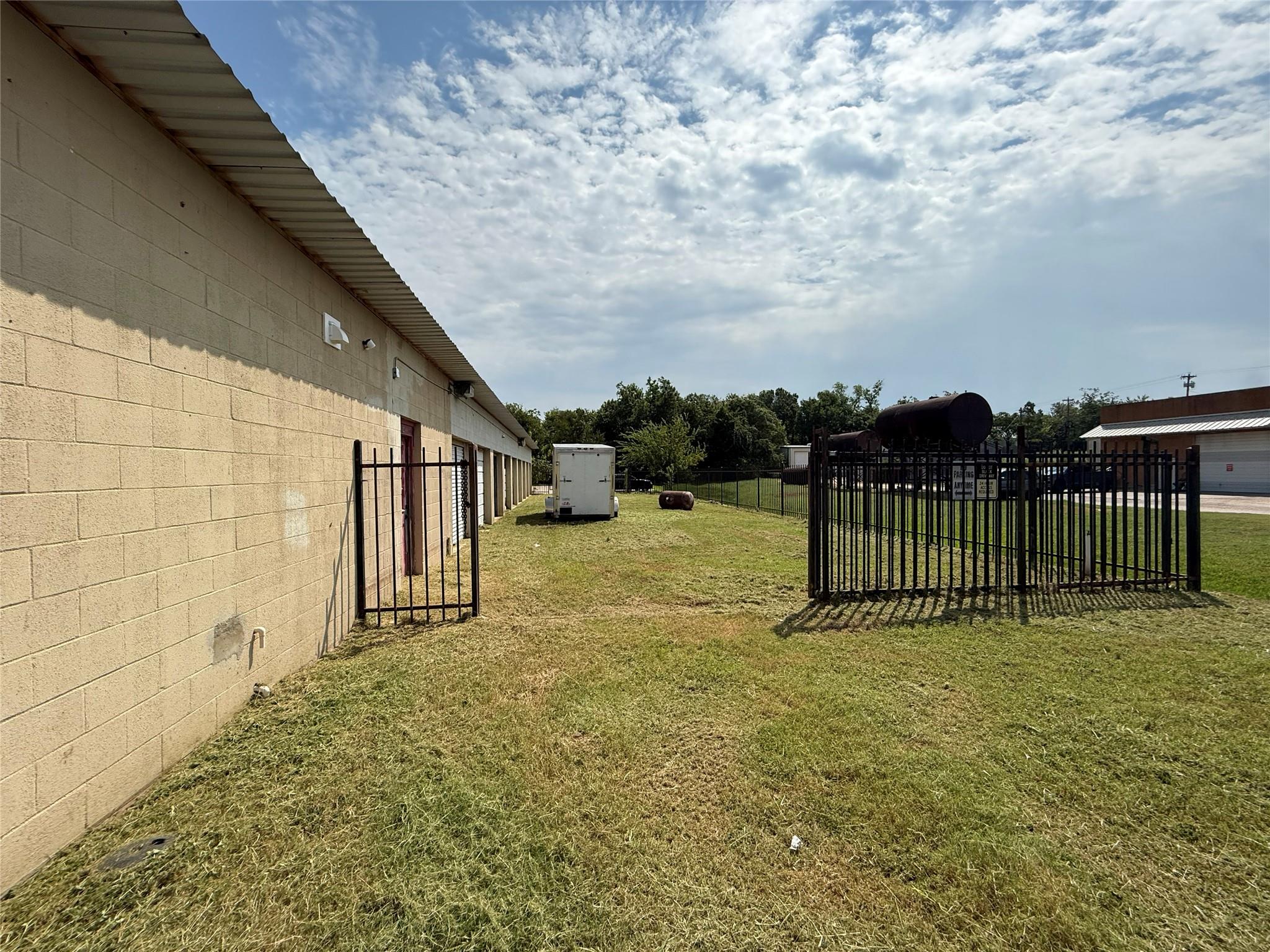 117 S Main St, Elgin, TX 78621