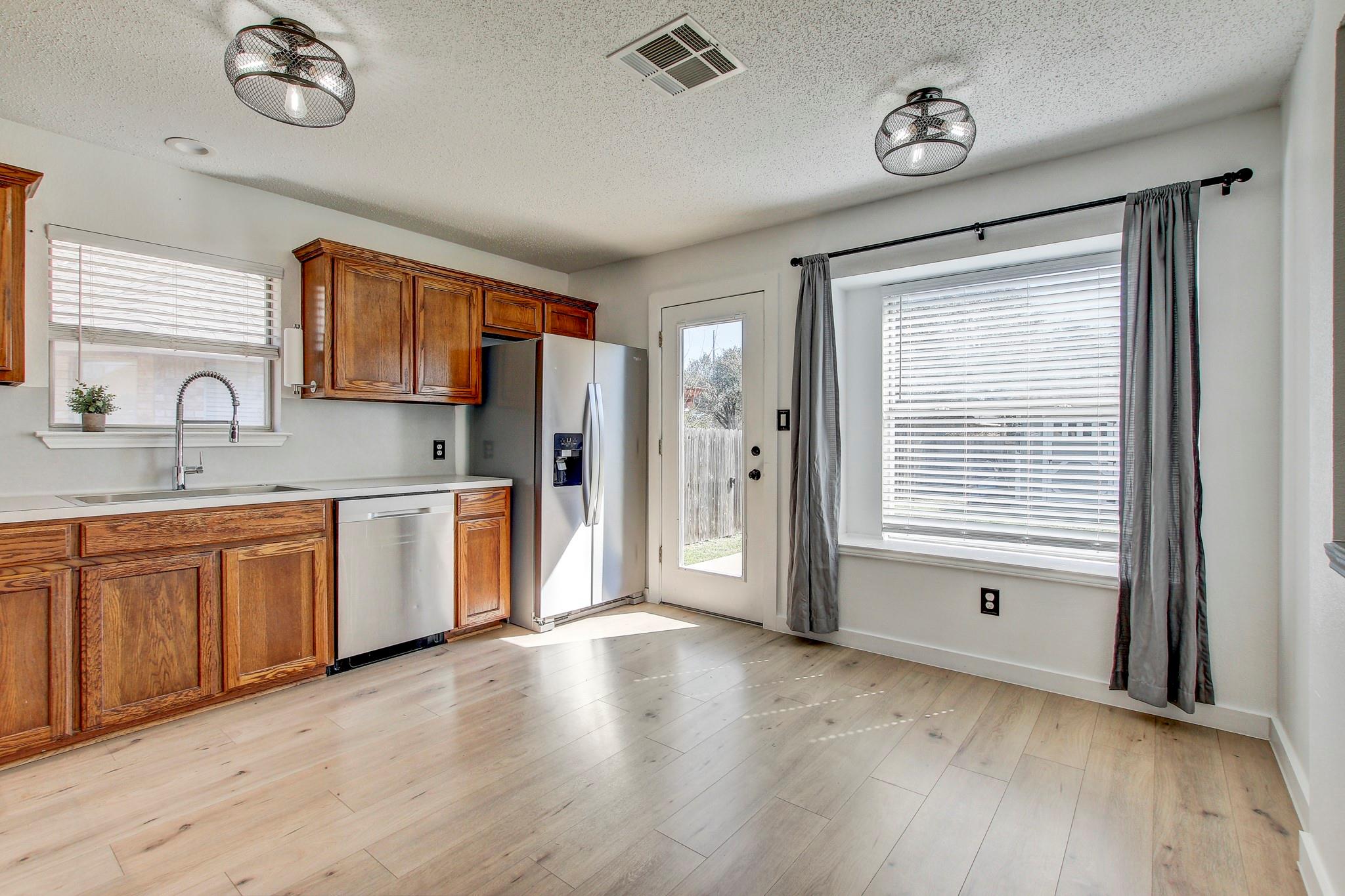 806 Ridge View Dr, Leander, TX 78641