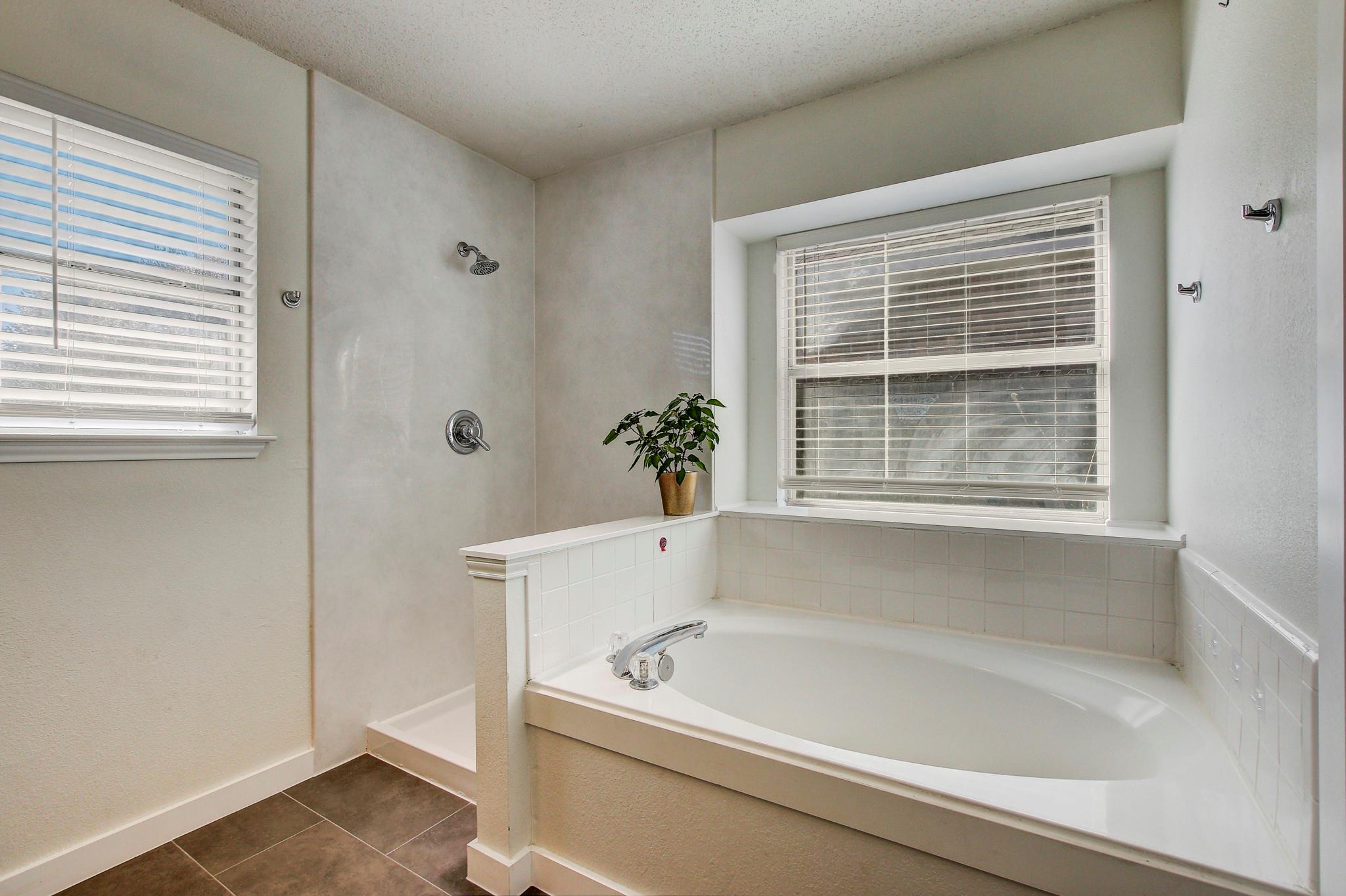 806 Ridge View Dr, Leander, TX 78641