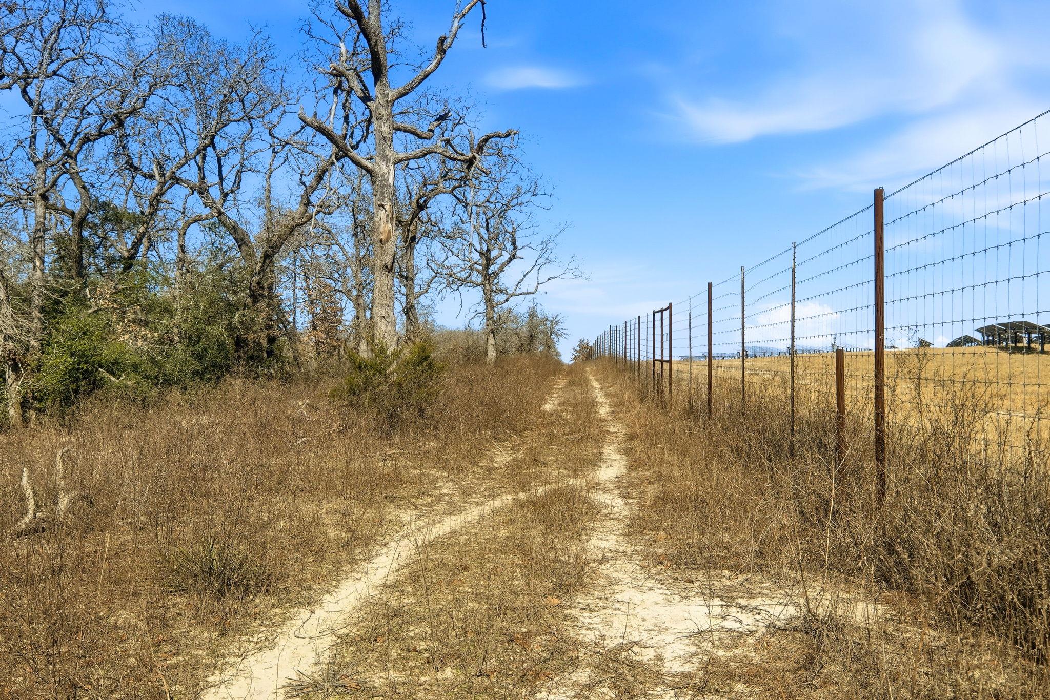 1310 Perry Ln, Thorndale, TX 76577