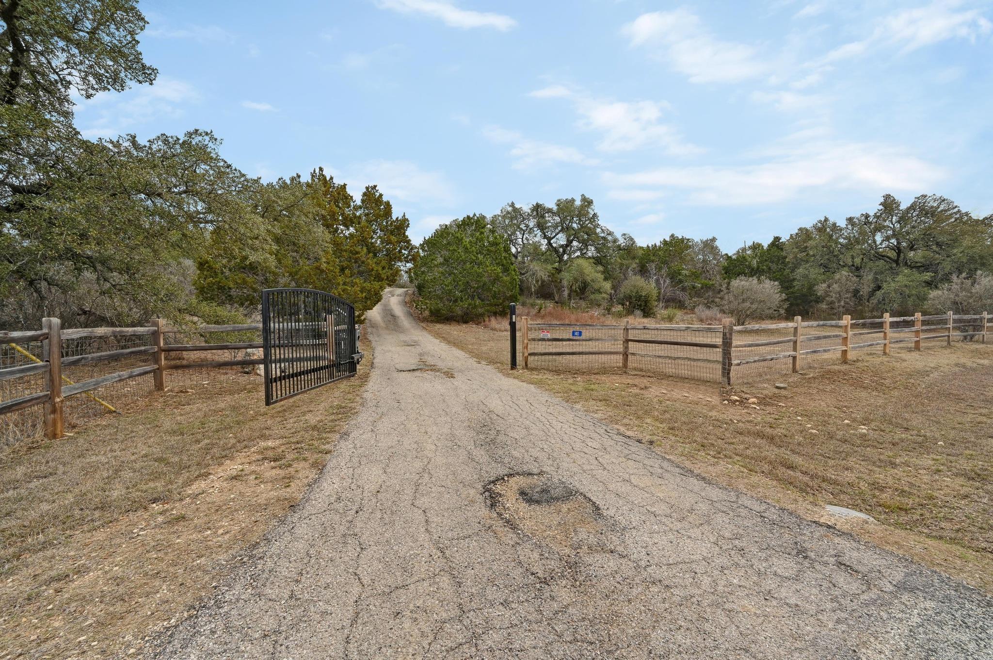 140 Barton Ranch Cir, Dripping Springs, TX 78620