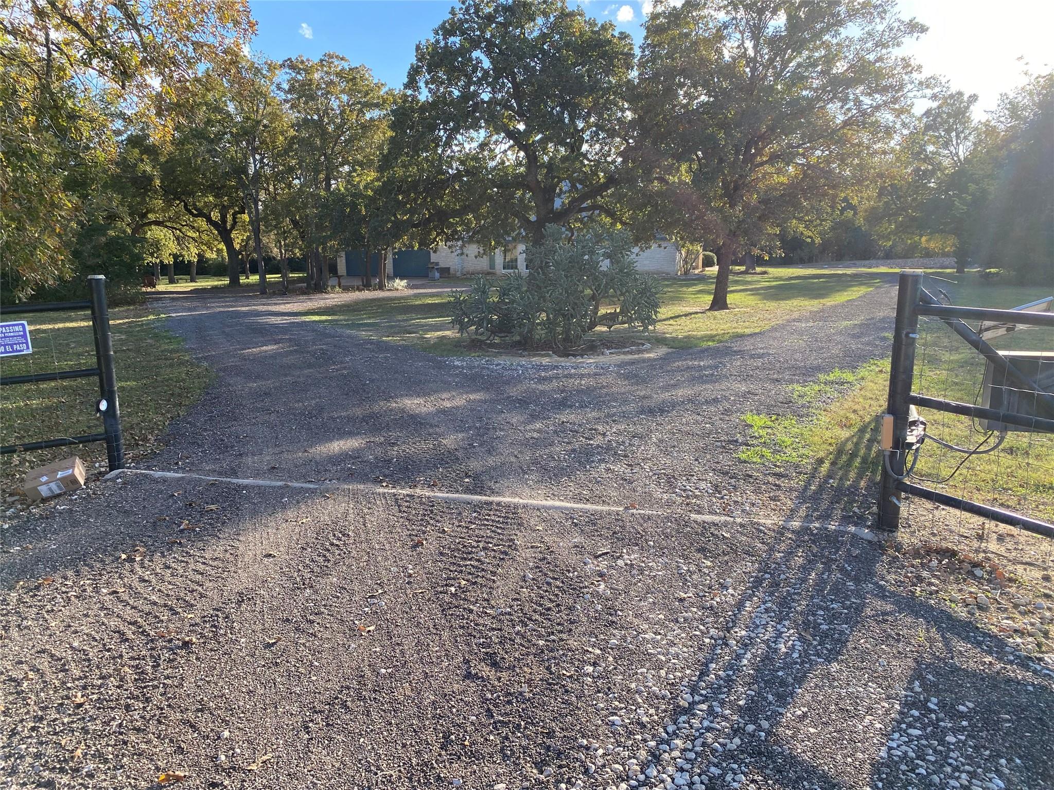 1036 Sherrill Ln, Lexington, TX 78947