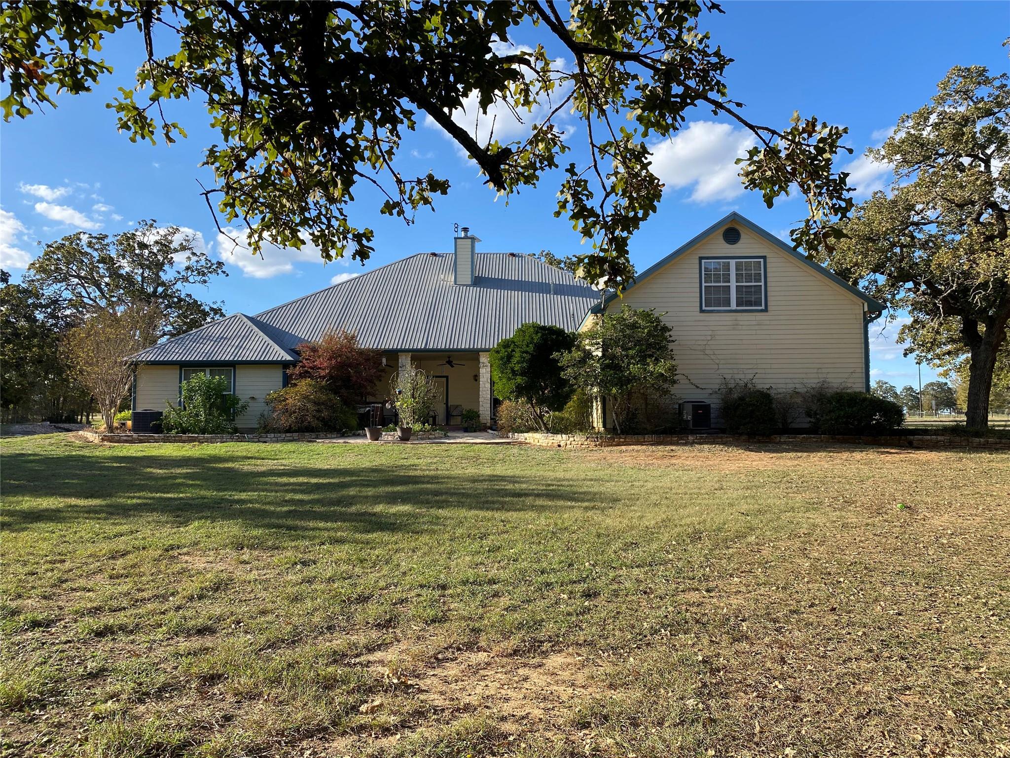 1036 Sherrill Ln, Lexington, TX 78947