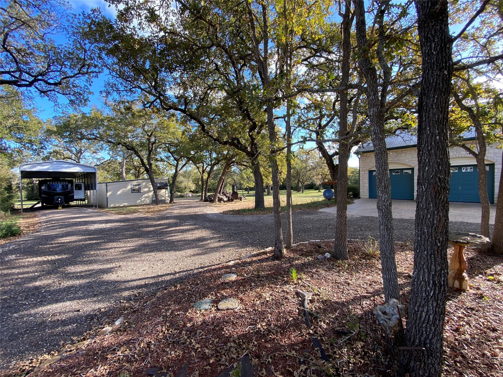 1036 Sherrill Ln, Lexington, TX 78947