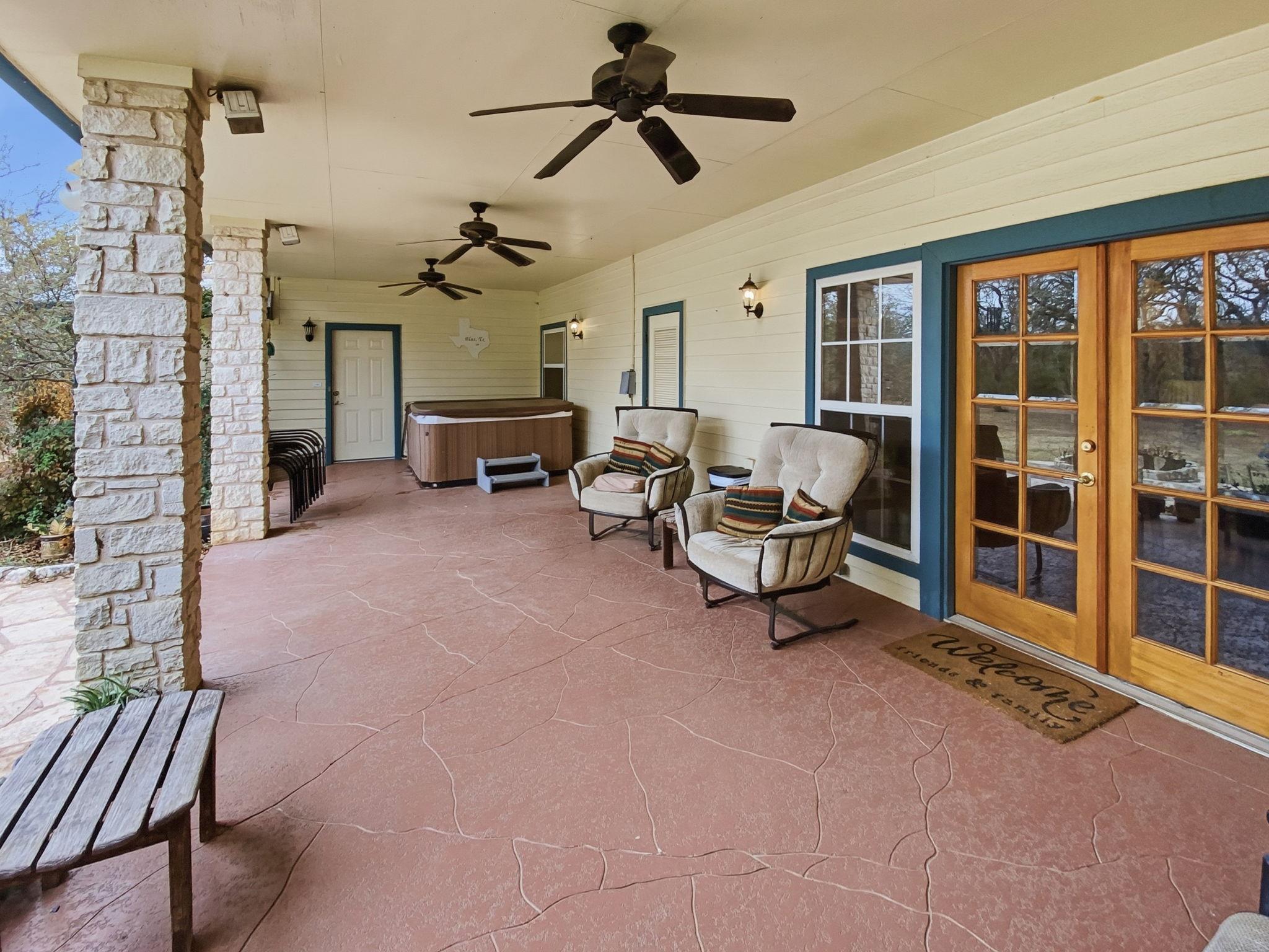 1036 Sherrill Ln, Lexington, TX 78947