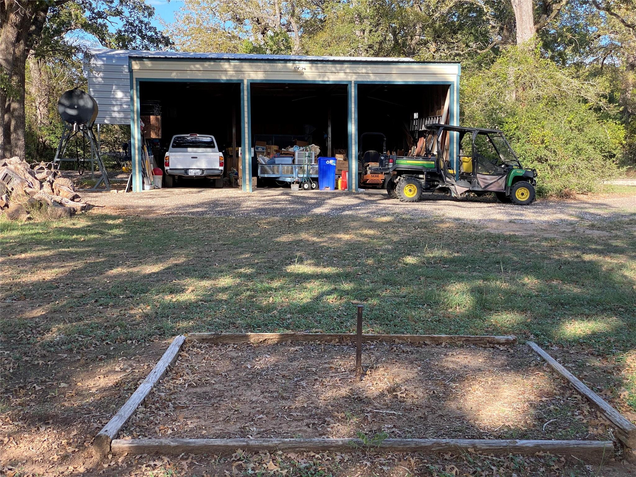 1036 Sherrill Ln, Lexington, TX 78947