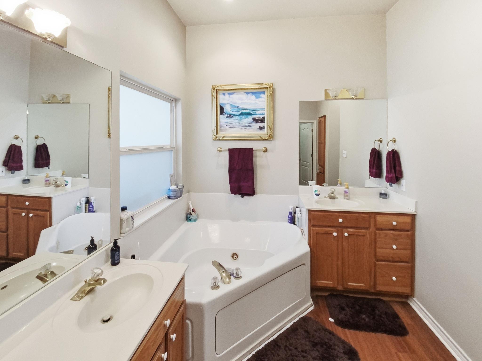 1036 Sherrill Ln, Lexington, TX 78947