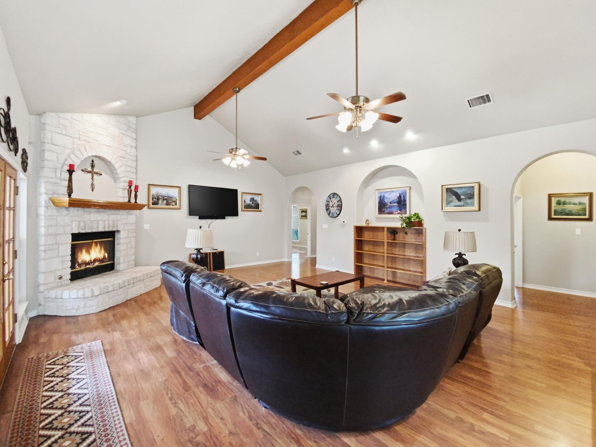 1036 Sherrill Ln, Lexington, TX 78947