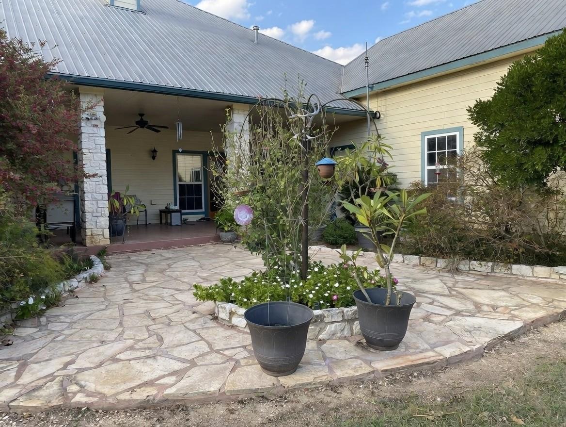 1036 Sherrill Ln, Lexington, TX 78947