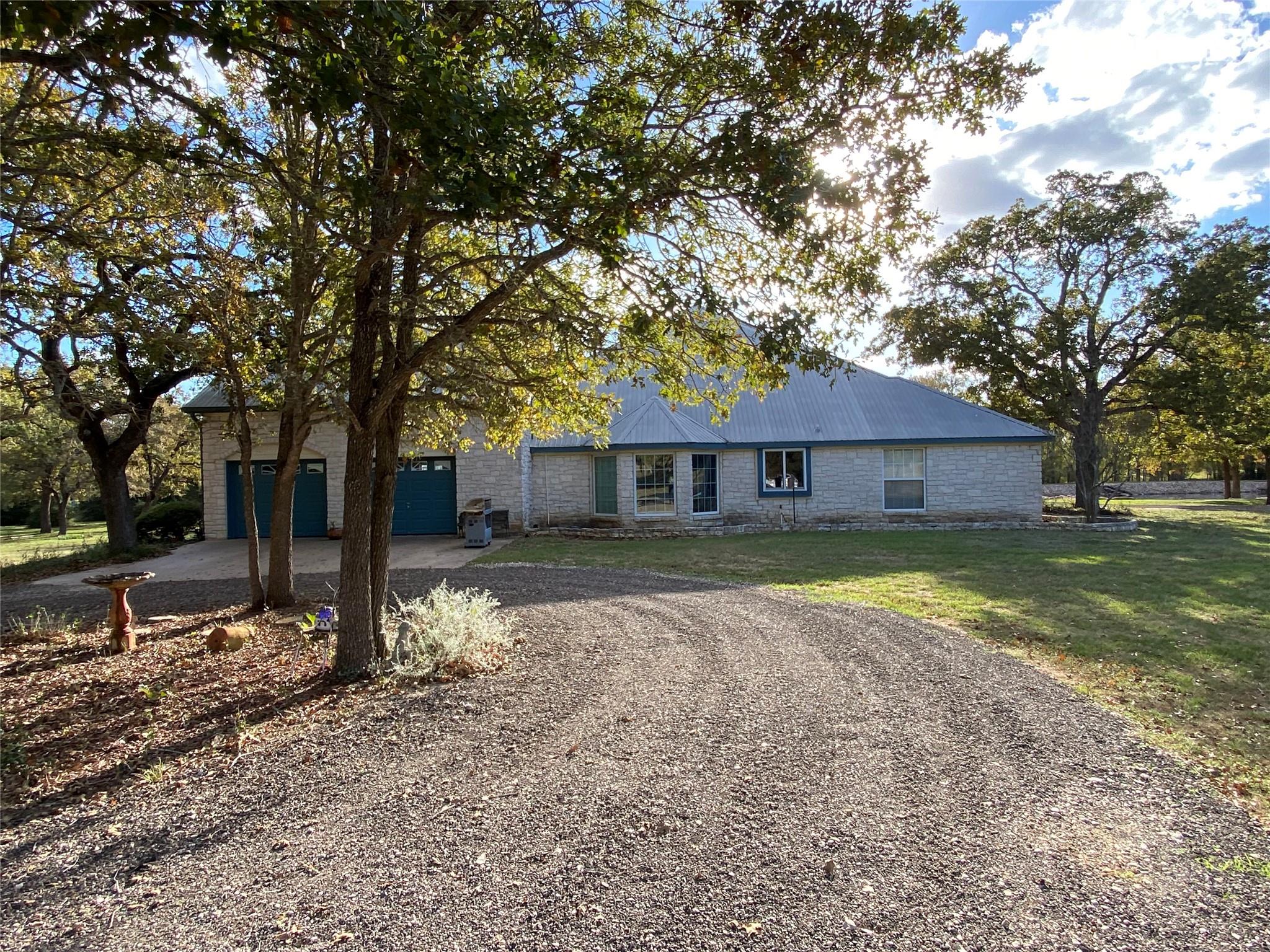 1036 Sherrill Ln, Lexington, TX 78947