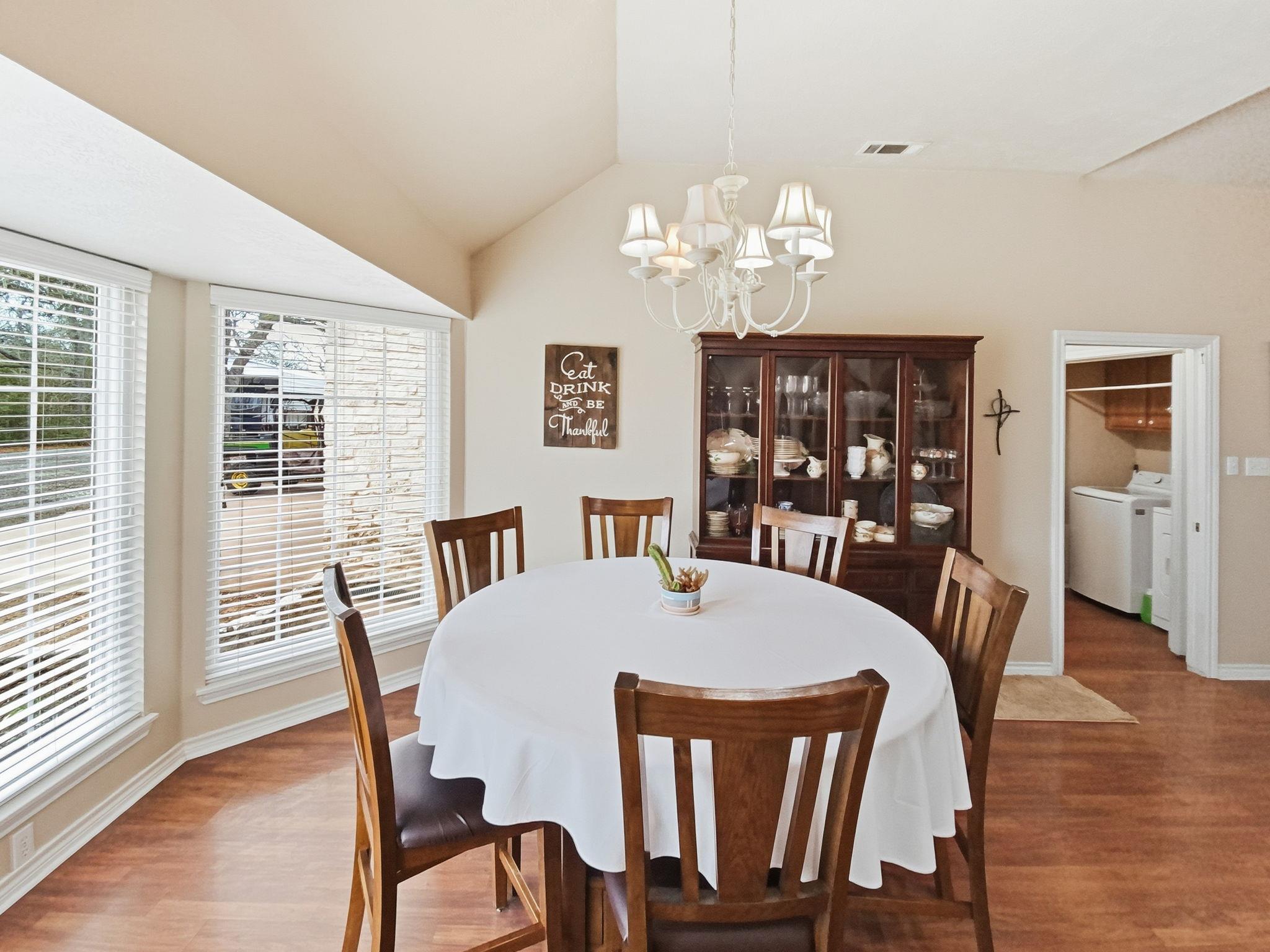 1036 Sherrill Ln, Lexington, TX 78947