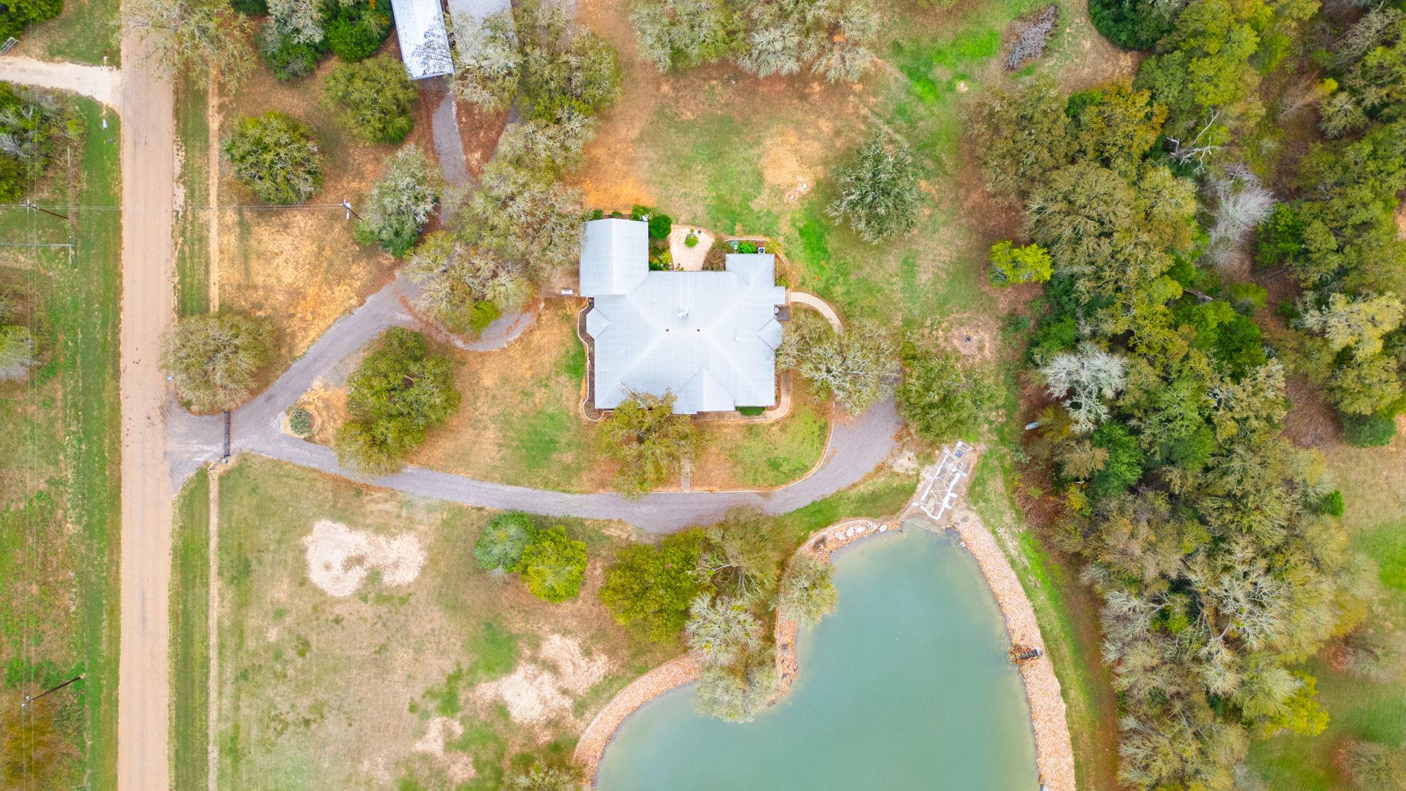 1036 Sherrill Ln, Lexington, TX 78947