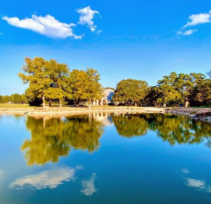 1036 Sherrill Ln, Lexington, TX 78947