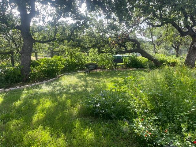 128 E Castlewood Dr, Granite Shoals, TX 78654