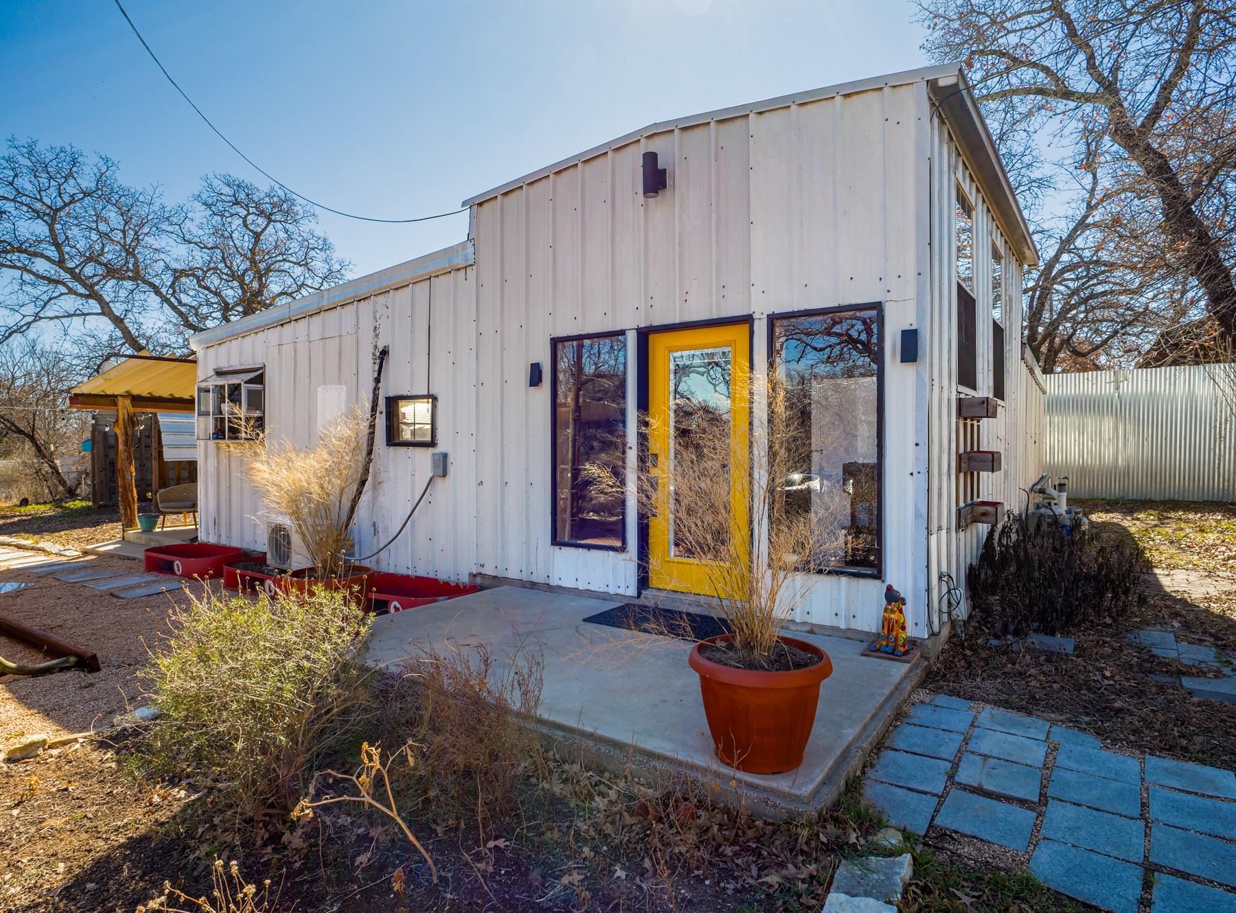 128 E Castlewood Dr, Granite Shoals, TX 78654